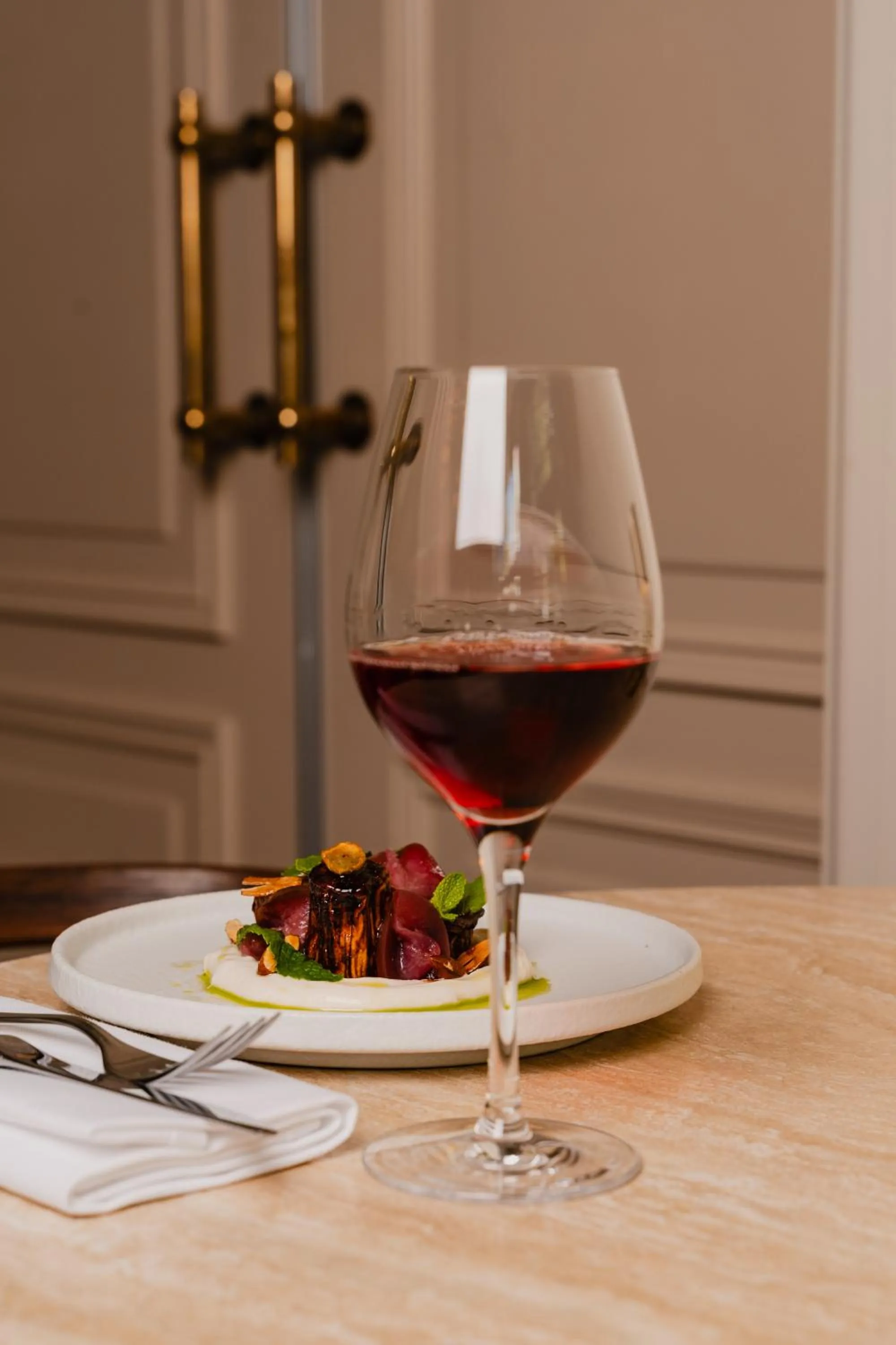 Restaurant/places to eat in Hotel Mercier