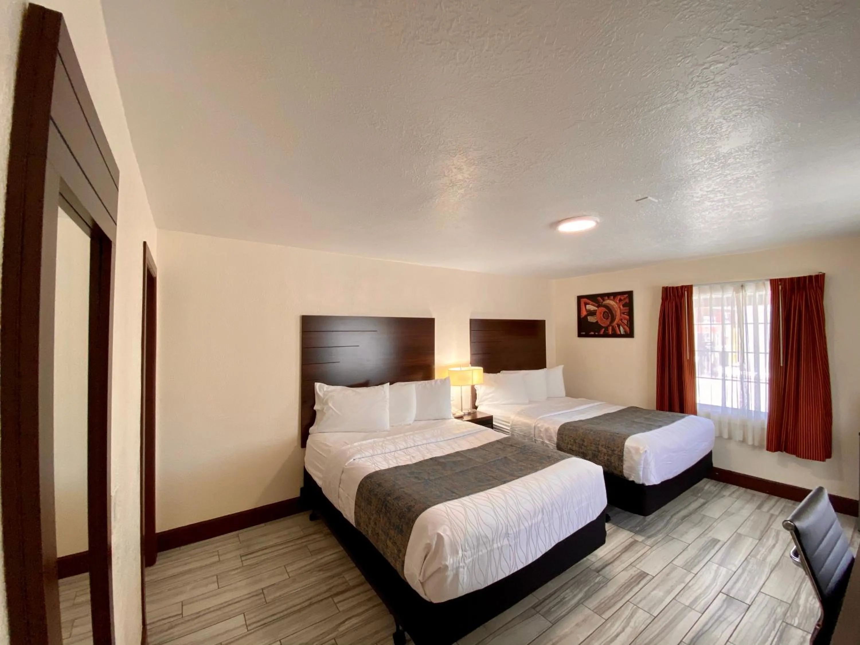 Bedroom, Bed in Roswell Inn