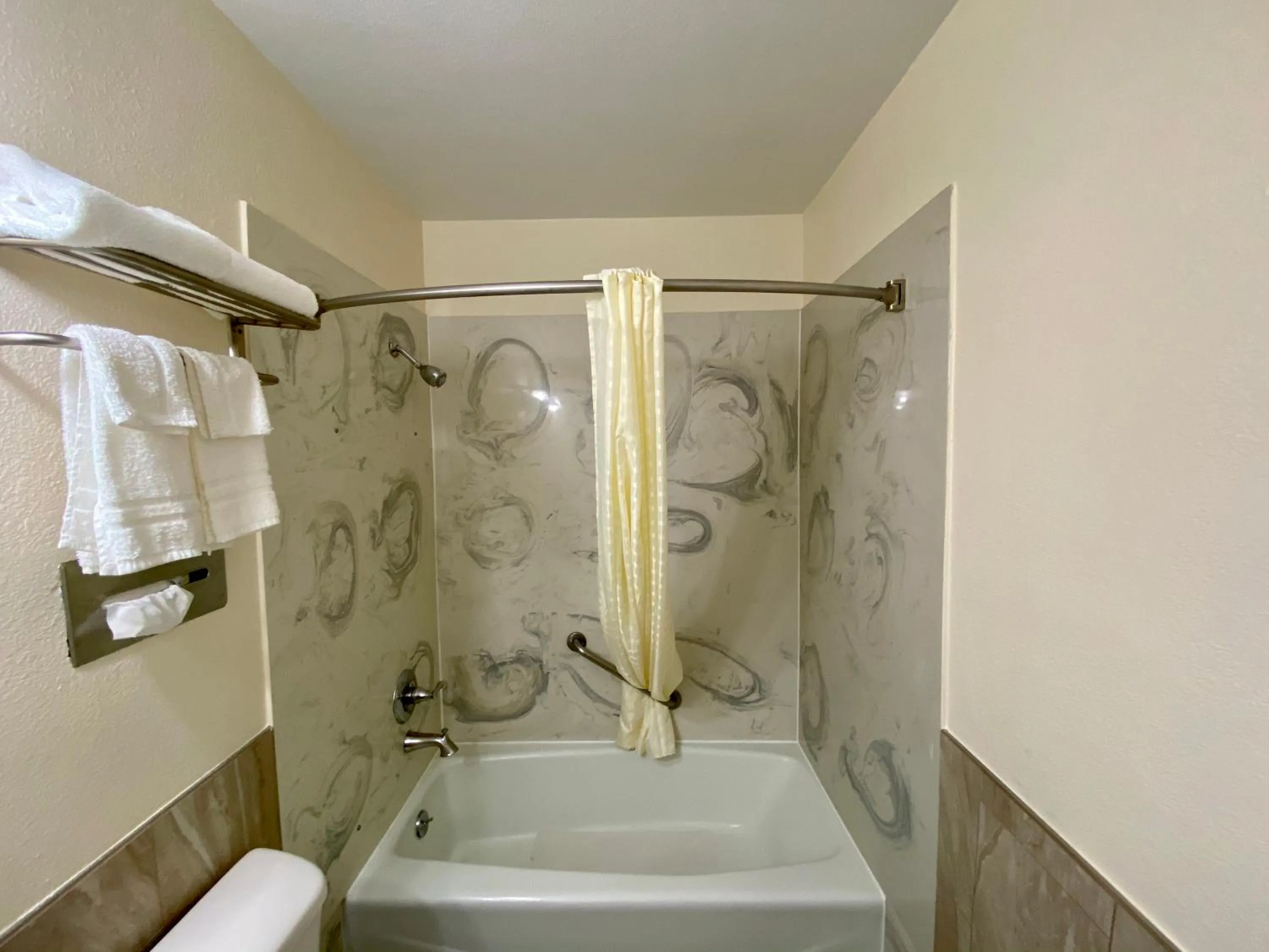 Bathroom in Roswell Inn