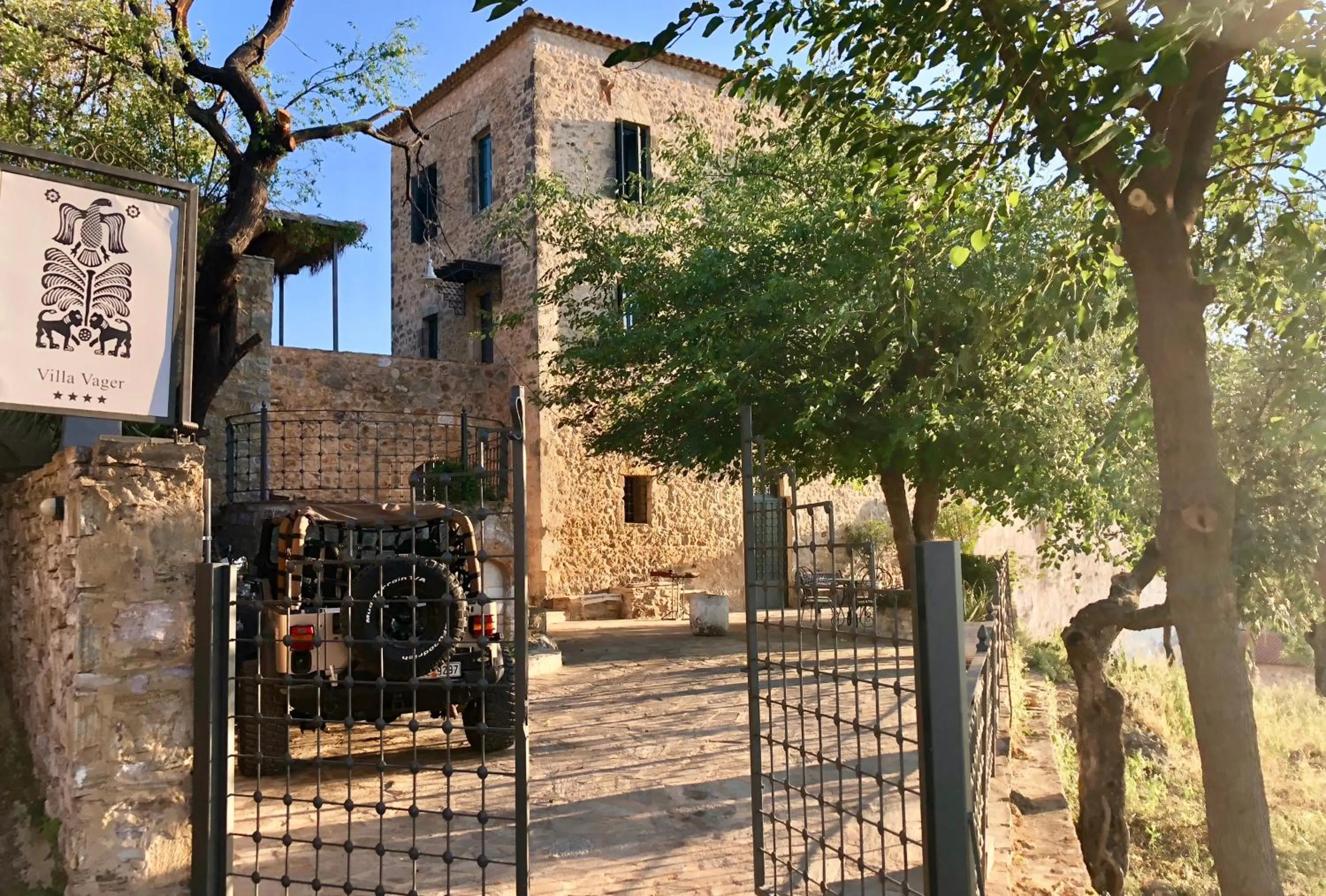 Facade/entrance in Villa Vager Mani Hotel