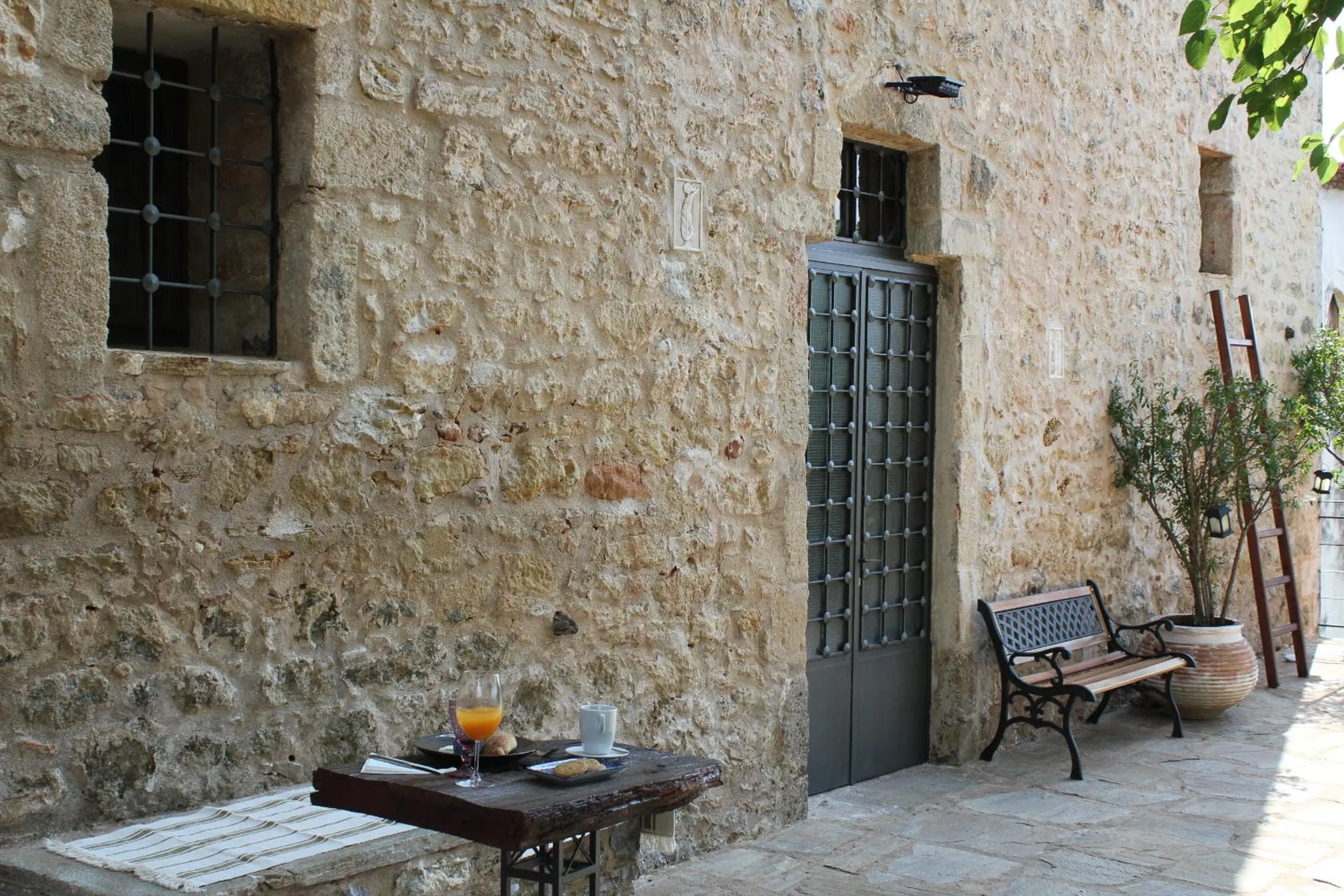 Food and drinks in Villa Vager Mani Hotel