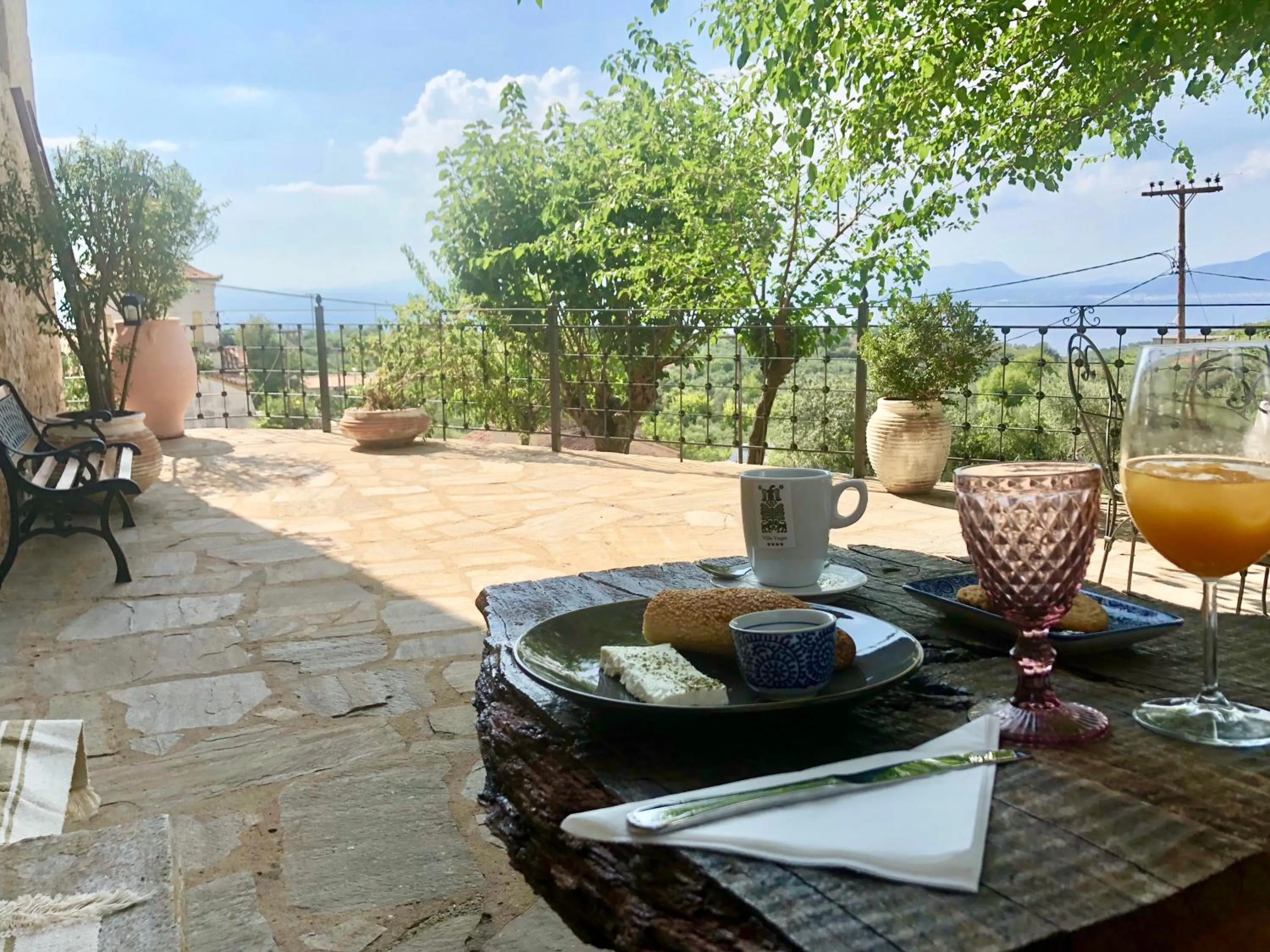 Food and drinks in Villa Vager Mani Hotel