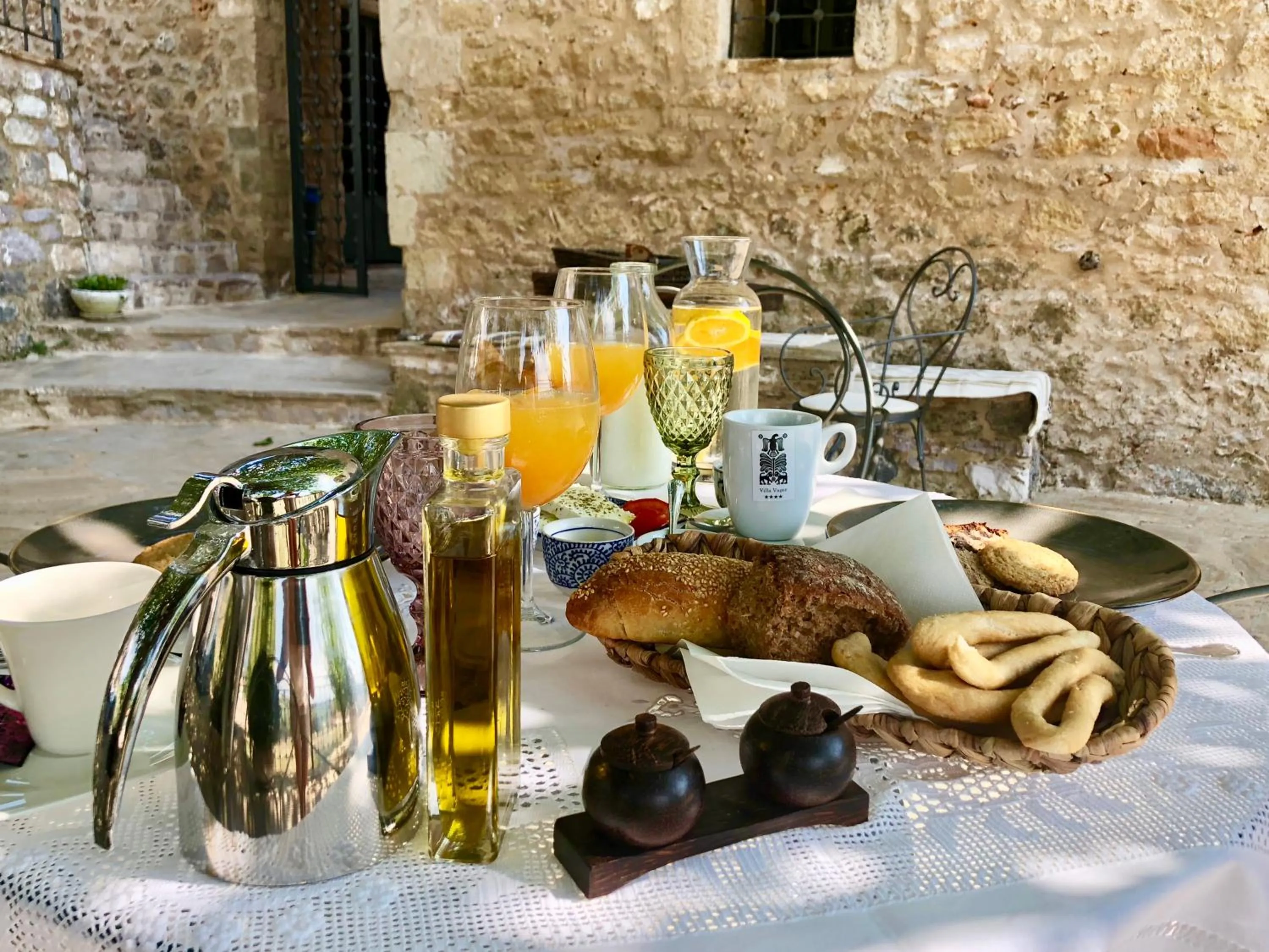 Food and drinks in Villa Vager Mani Hotel