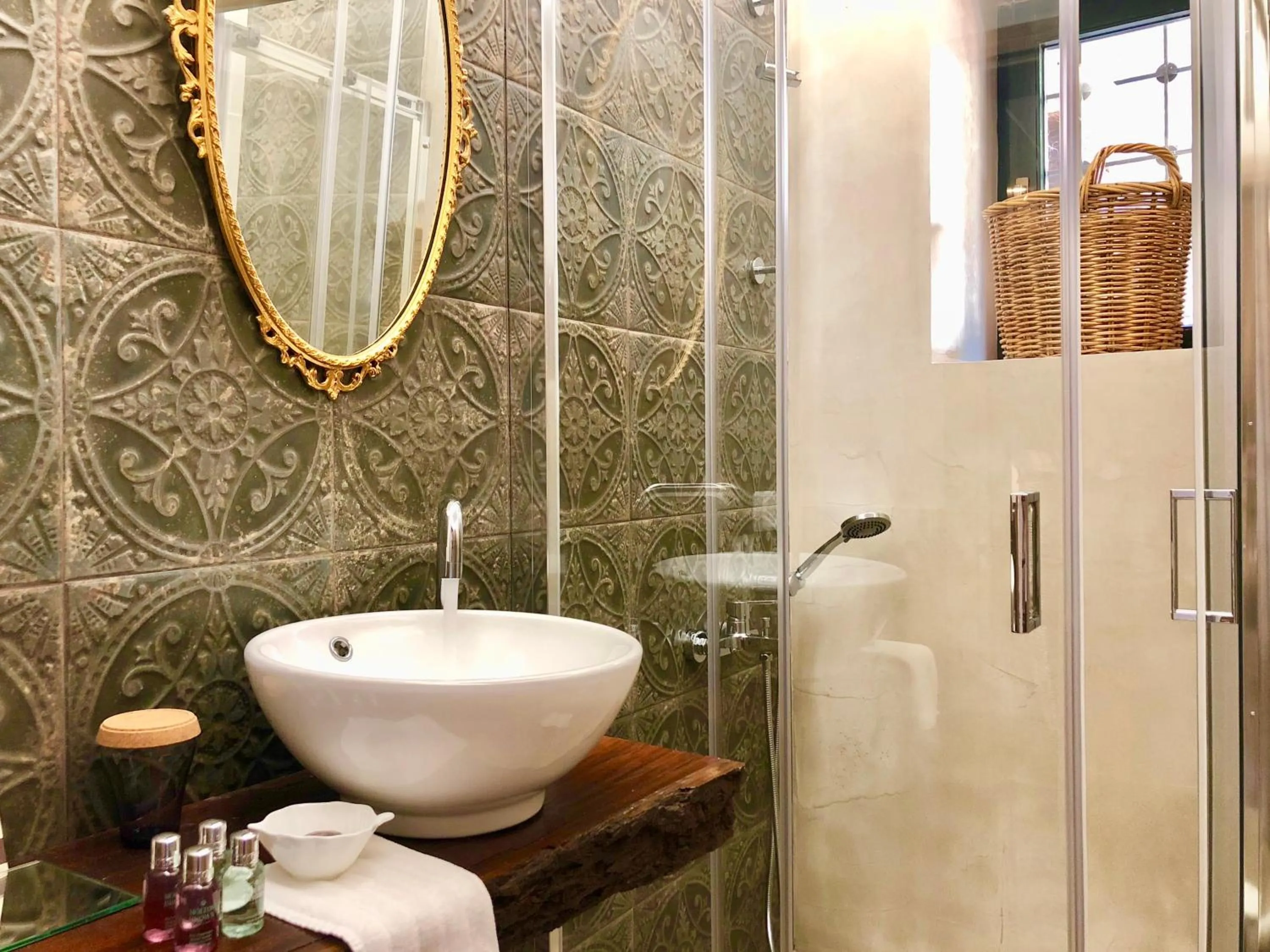 Shower in Villa Vager Mani Hotel