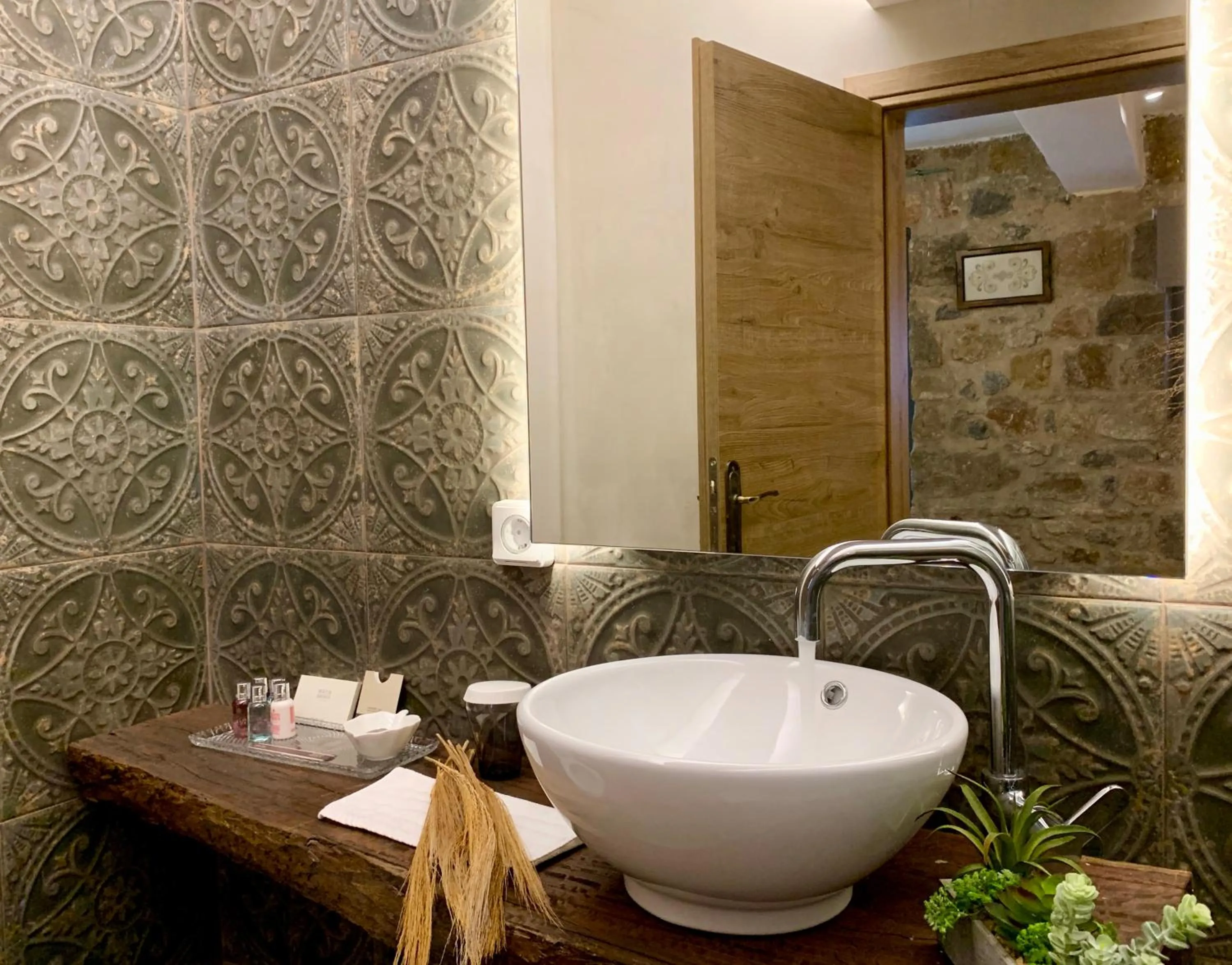 Shower in Villa Vager Mani Hotel