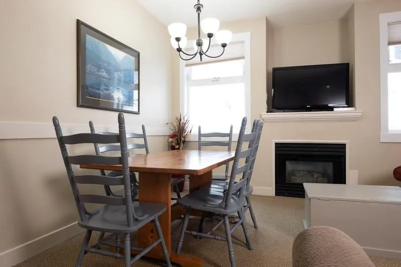 Dining area in The Vance Creek Hotel & Conference Centre