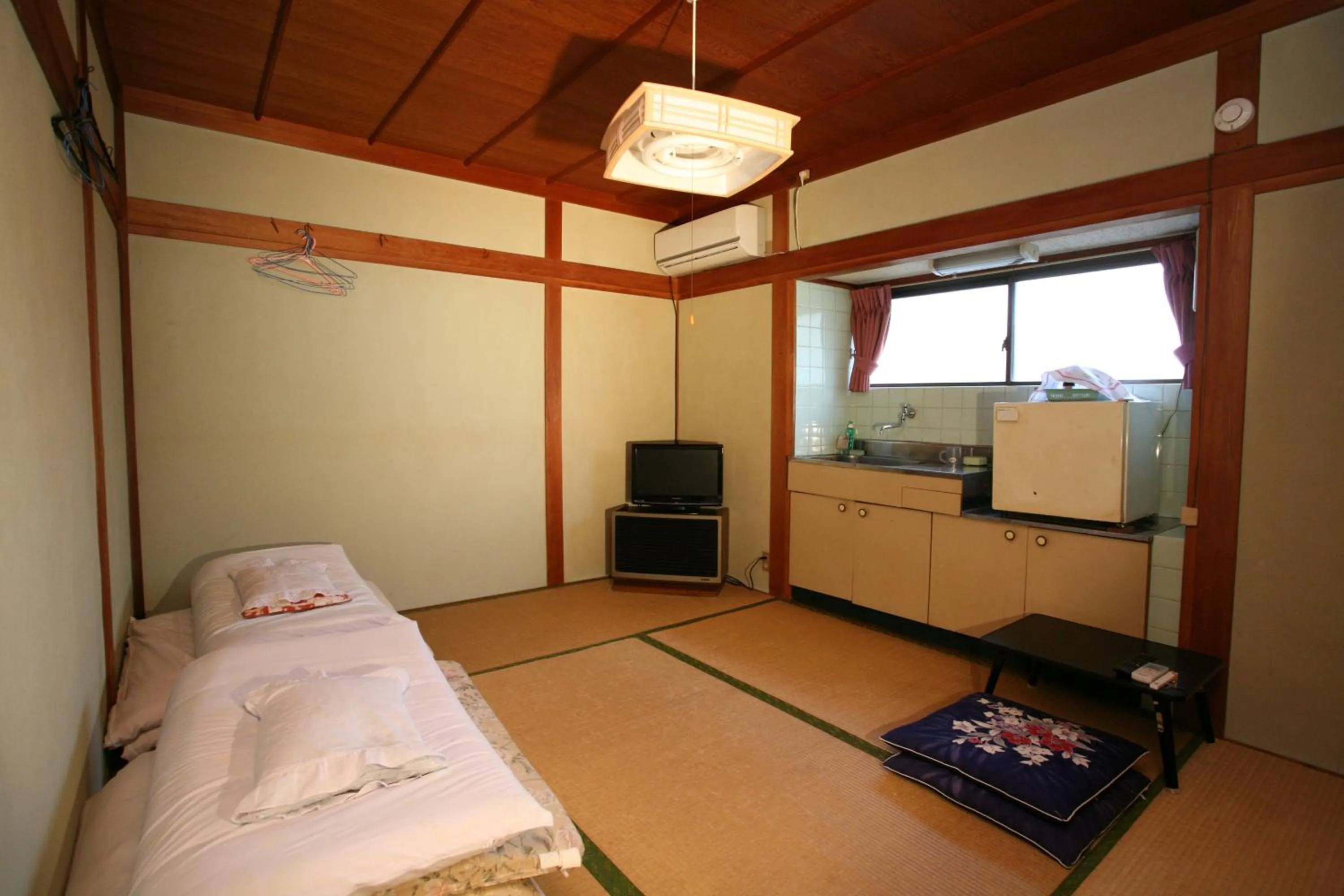 Photo of the whole room, Bed in Mimatsuso