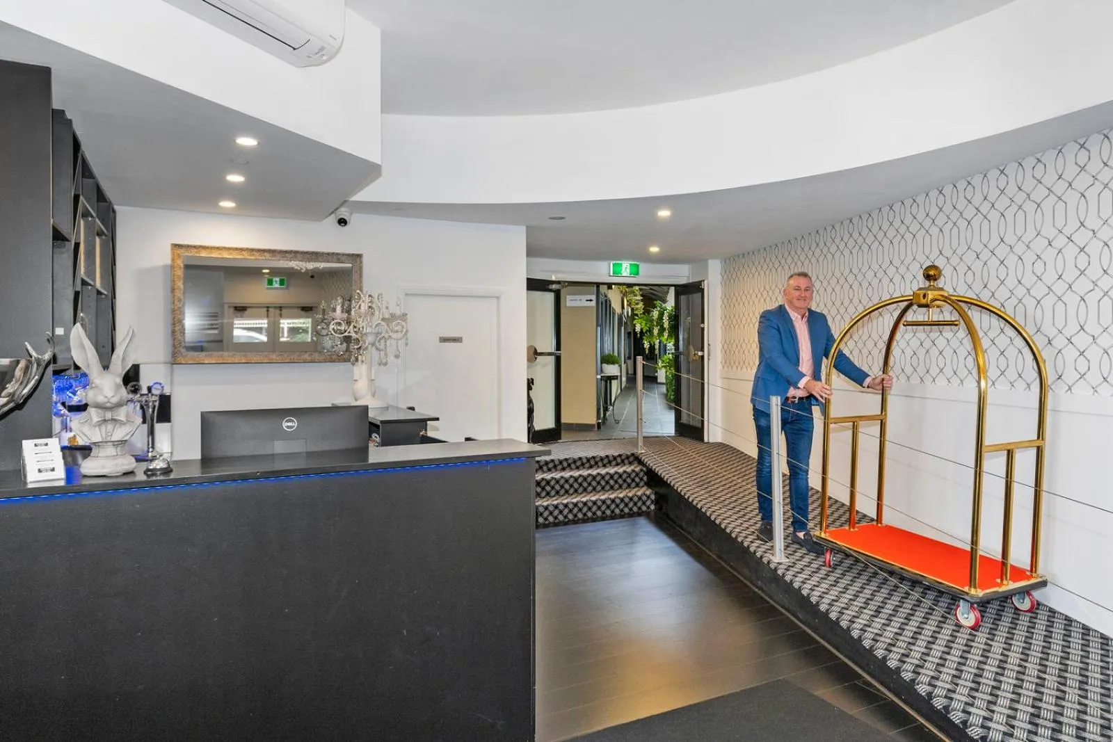 Lobby or reception in Airport Hotel Sydney