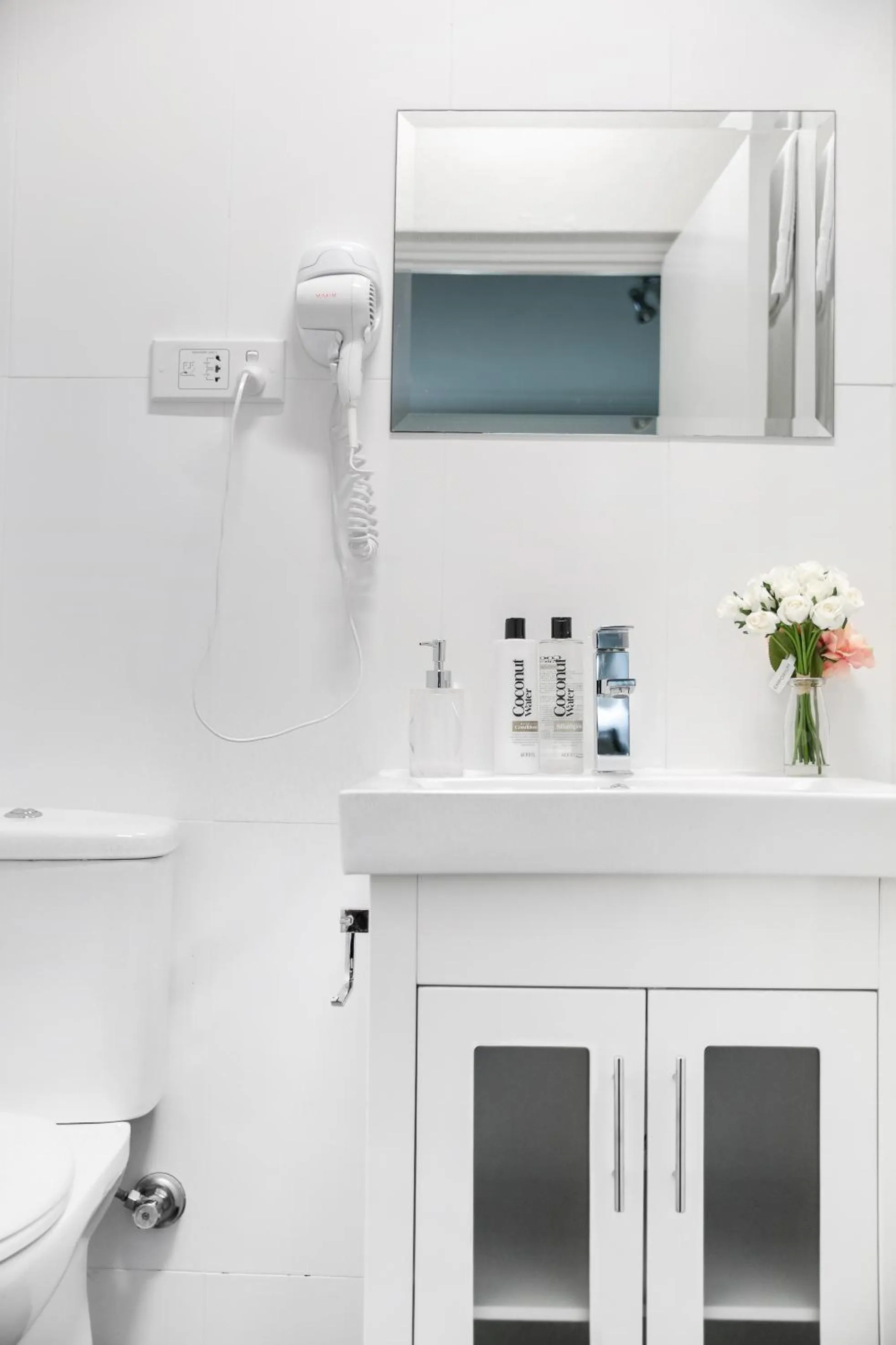 Toilet in Airport Hotel Sydney