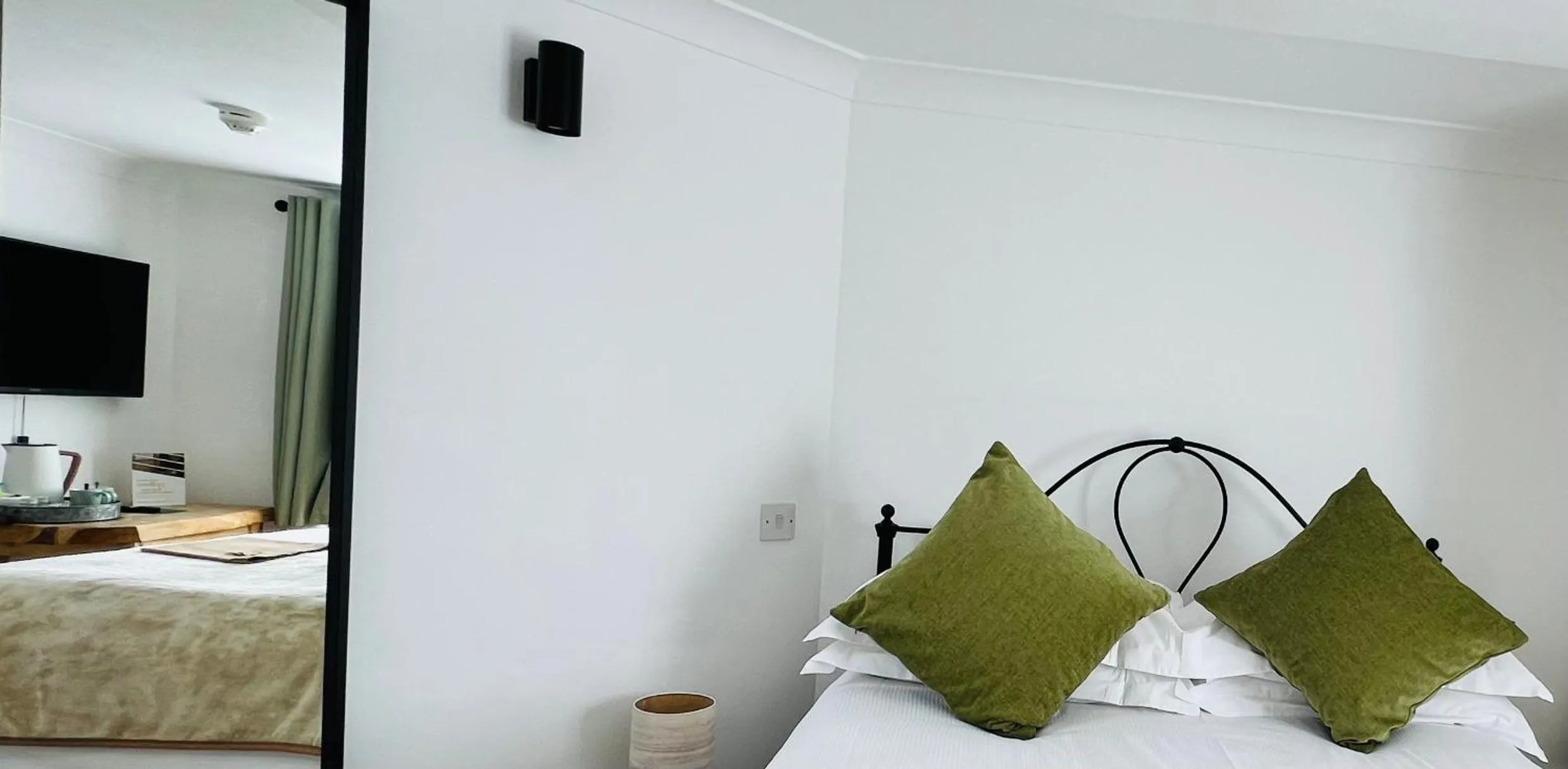 Bedroom, Bed in Cottage Lodge Hotel