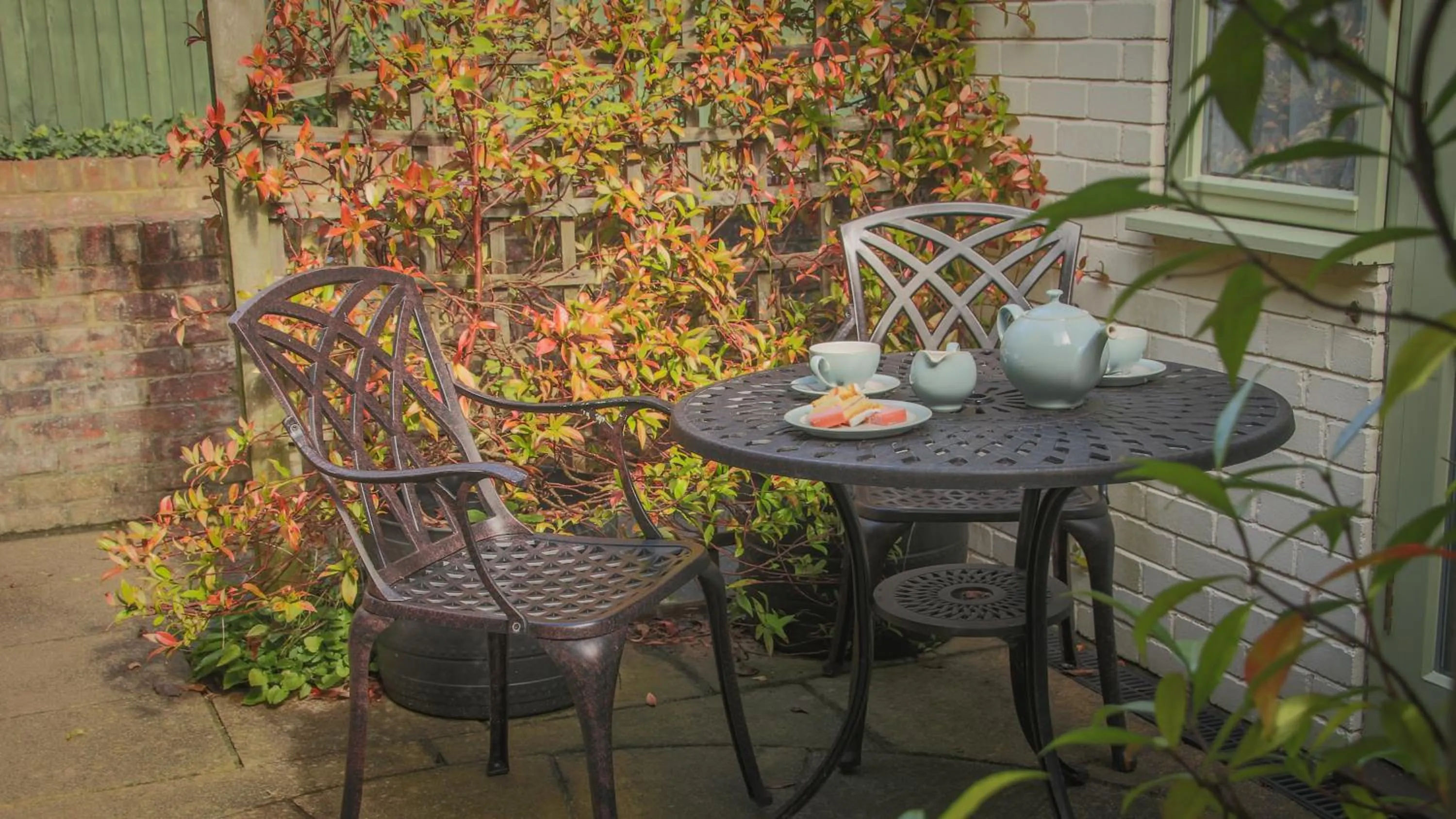 Patio in Cottage Lodge Hotel