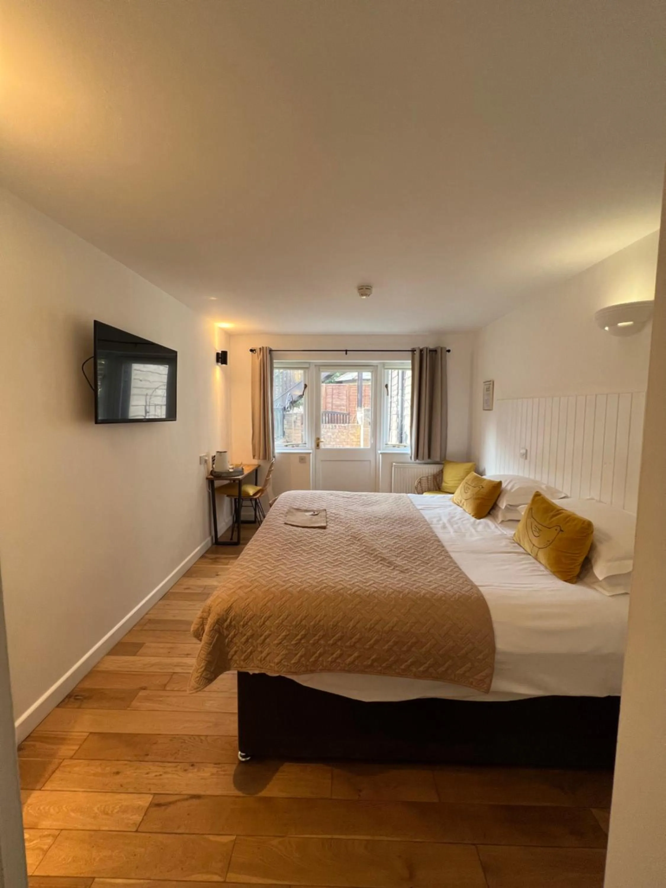 Bedroom, Bed in Cottage Lodge Hotel