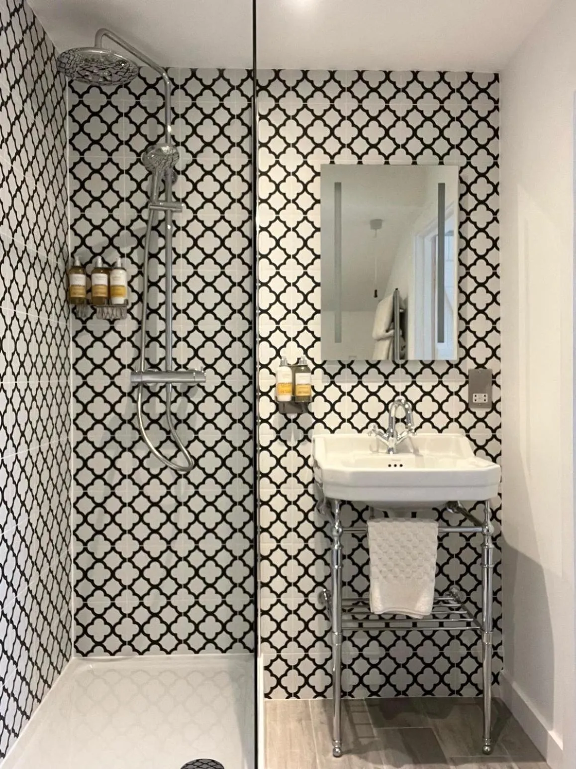 Bathroom in Cottage Lodge Hotel