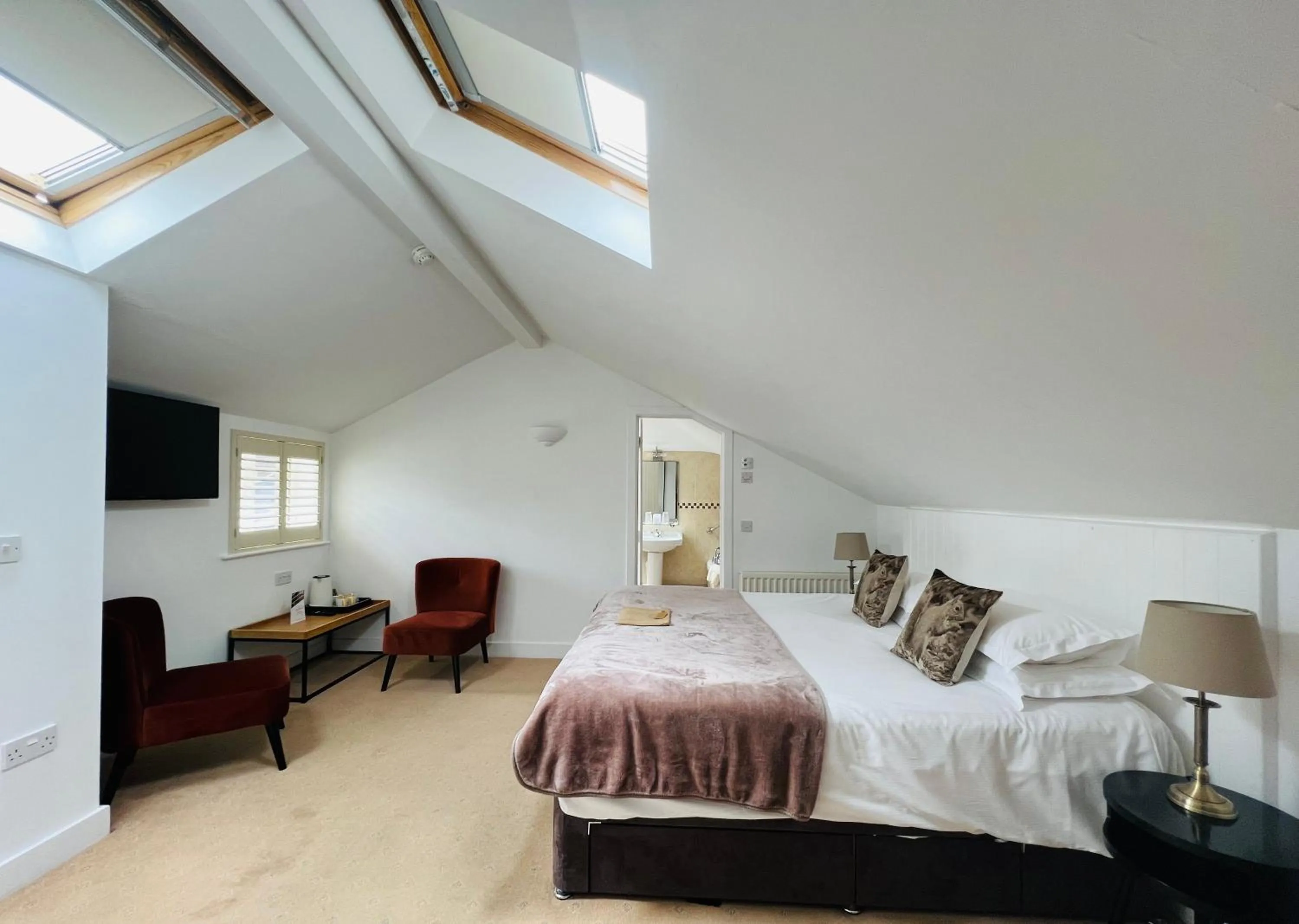 Bedroom, Bed in Cottage Lodge Hotel