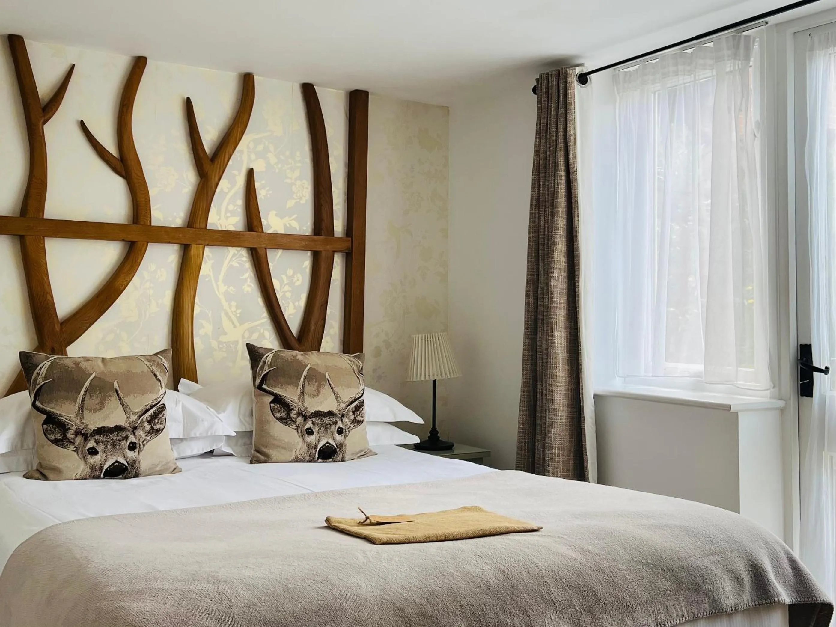 Bedroom, Bed in Cottage Lodge Hotel