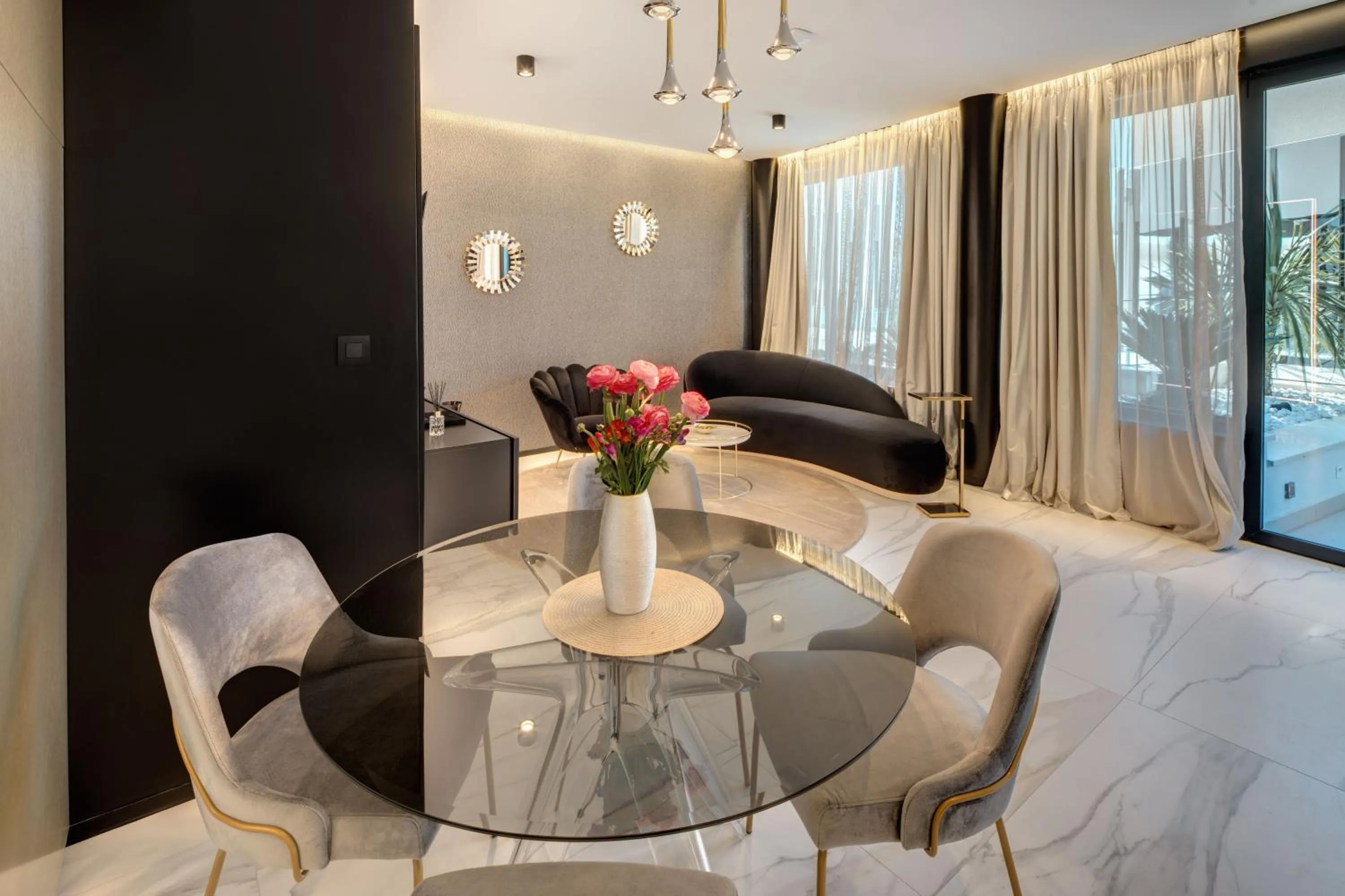 Dining area in Posh Residence Luxury Suites