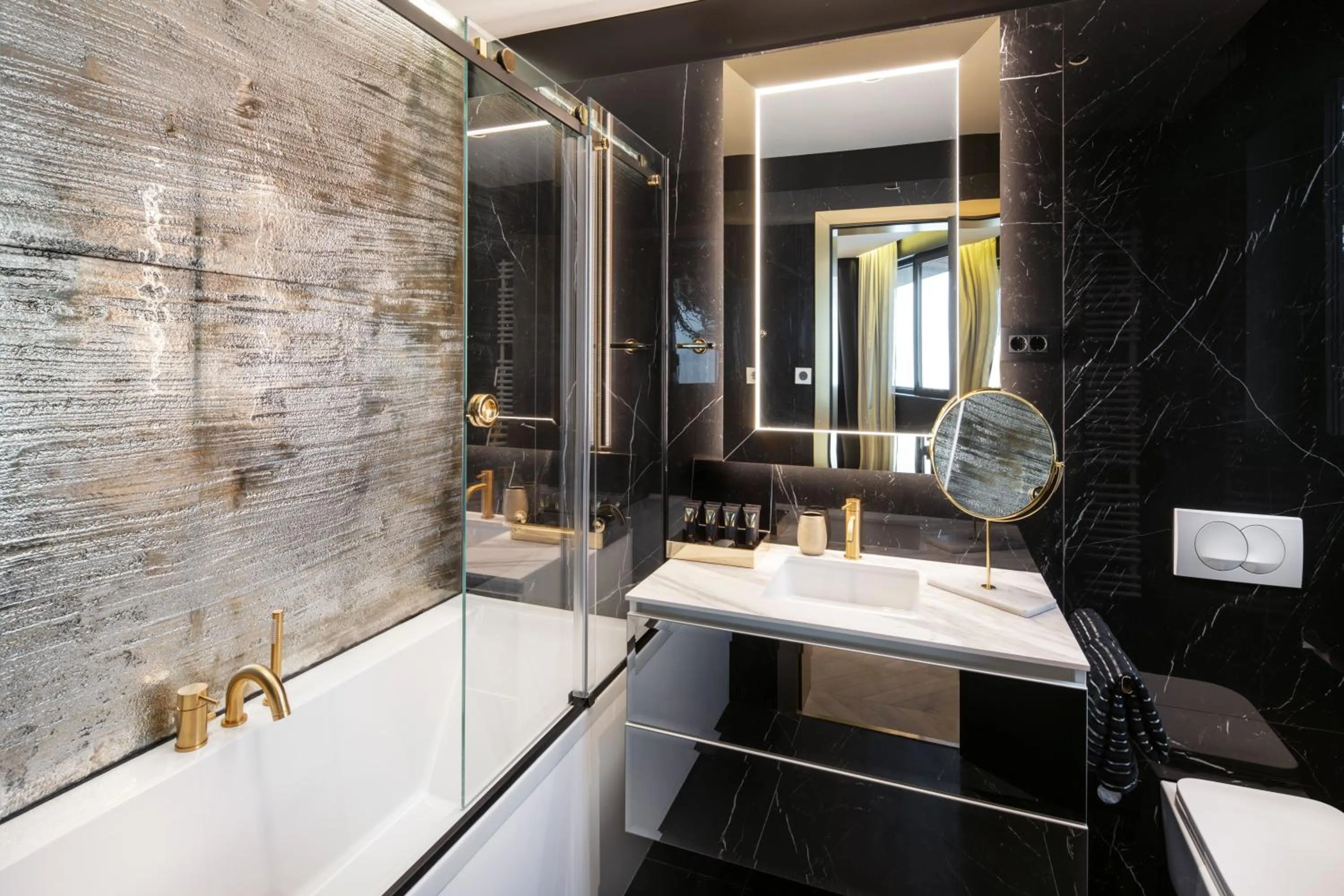 Bathroom in Posh Residence Luxury Suites