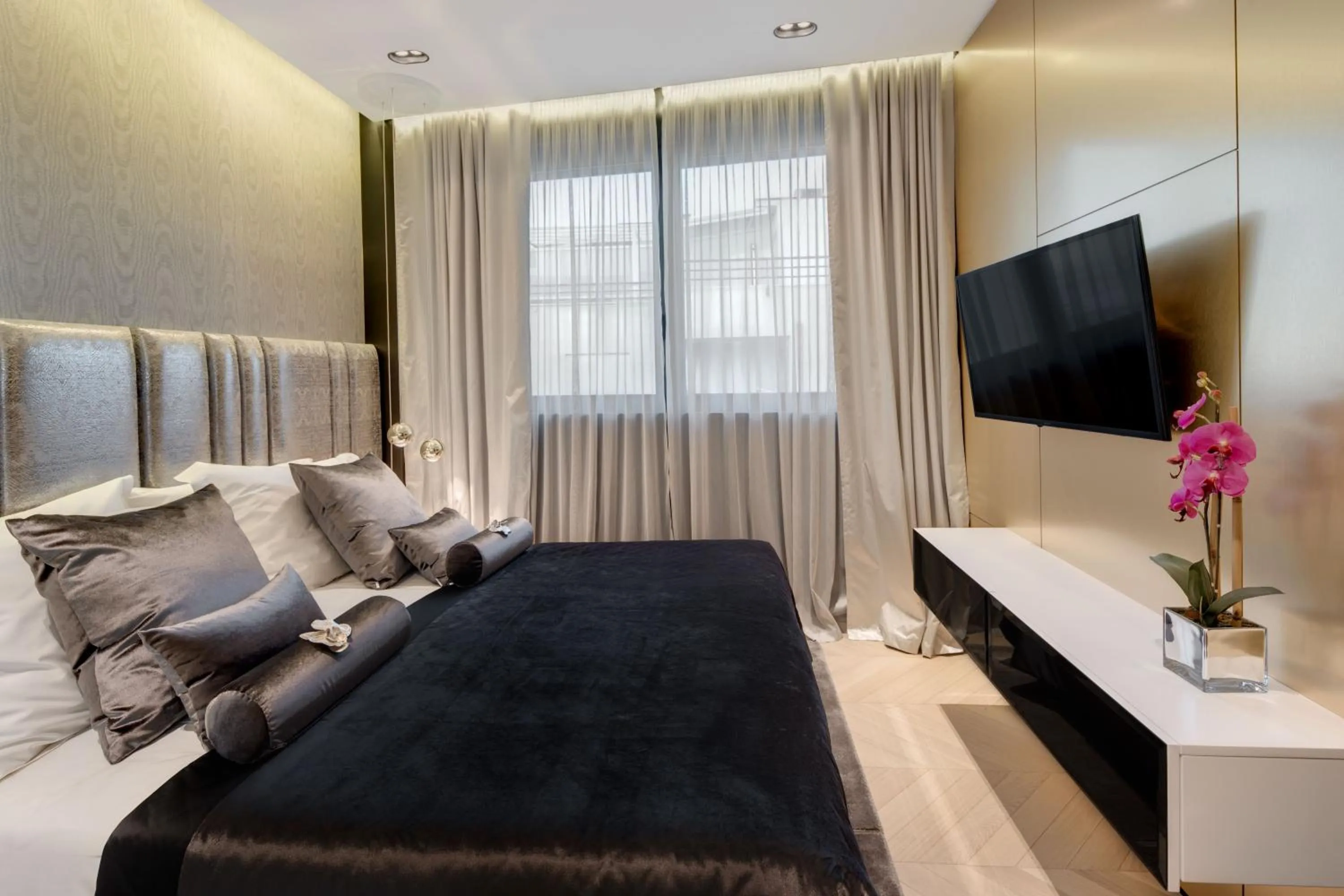 Bed in Posh Residence Luxury Suites