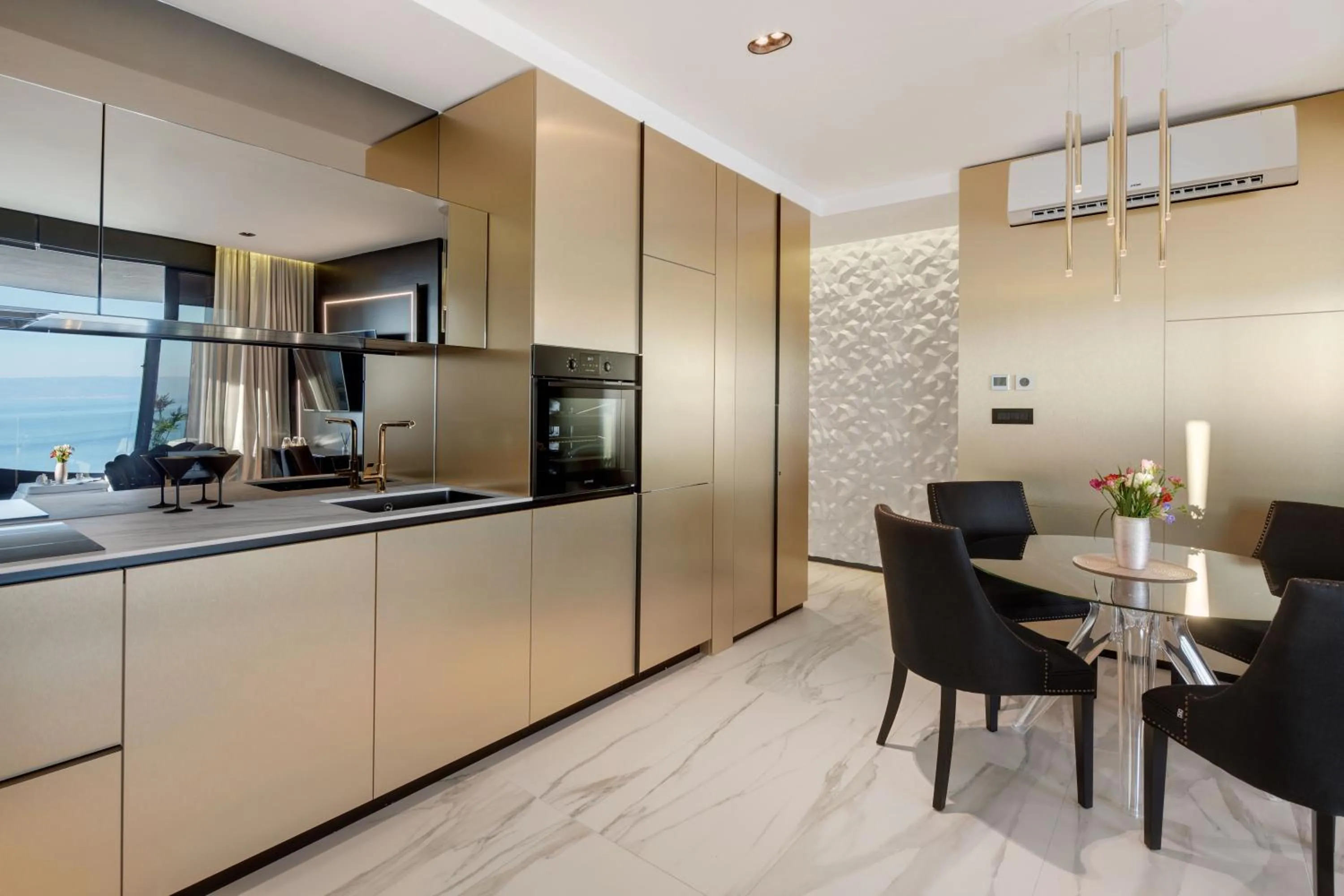 Kitchen or kitchenette in Posh Residence Luxury Suites