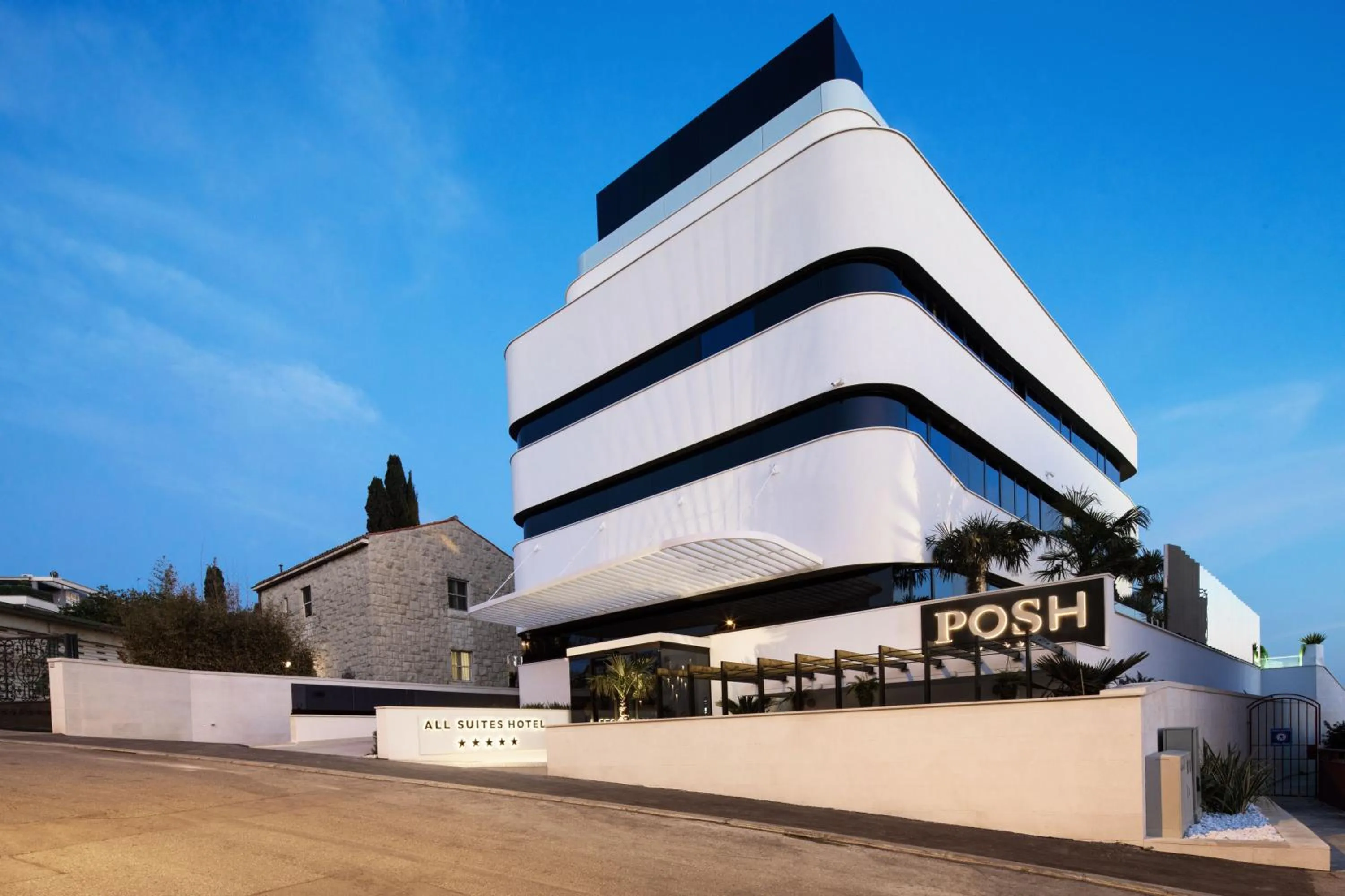 Property building in Posh Residence Luxury Suites