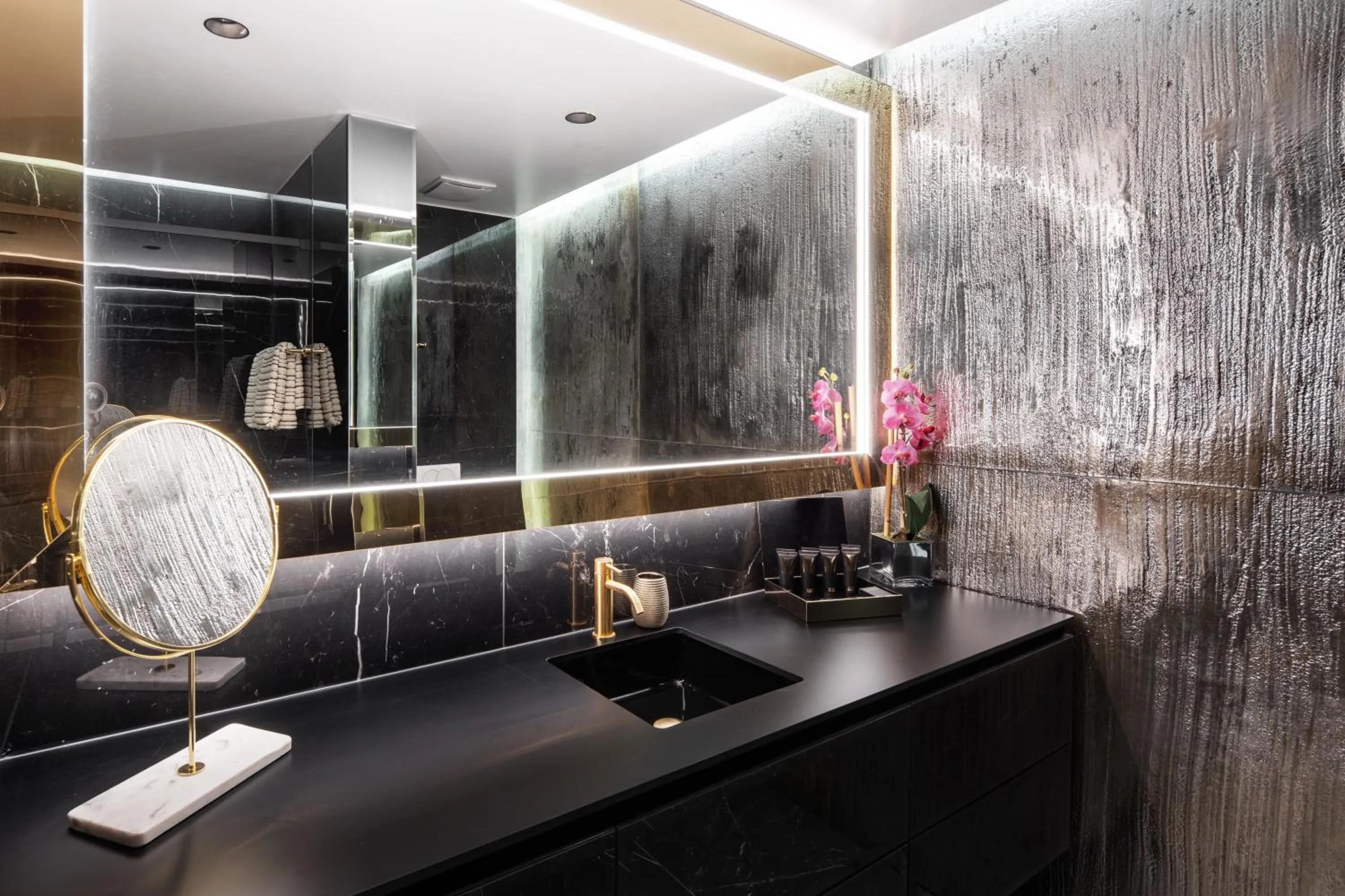 Bathroom in Posh Residence Luxury Suites