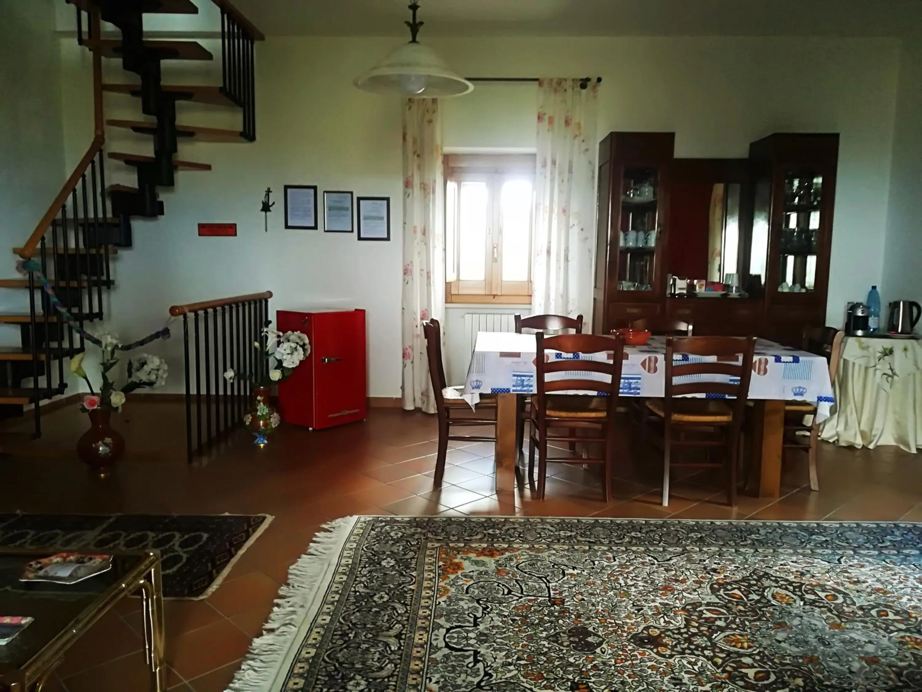 Communal lounge/ TV room in La dimora di Radha B&B Centro Olistico