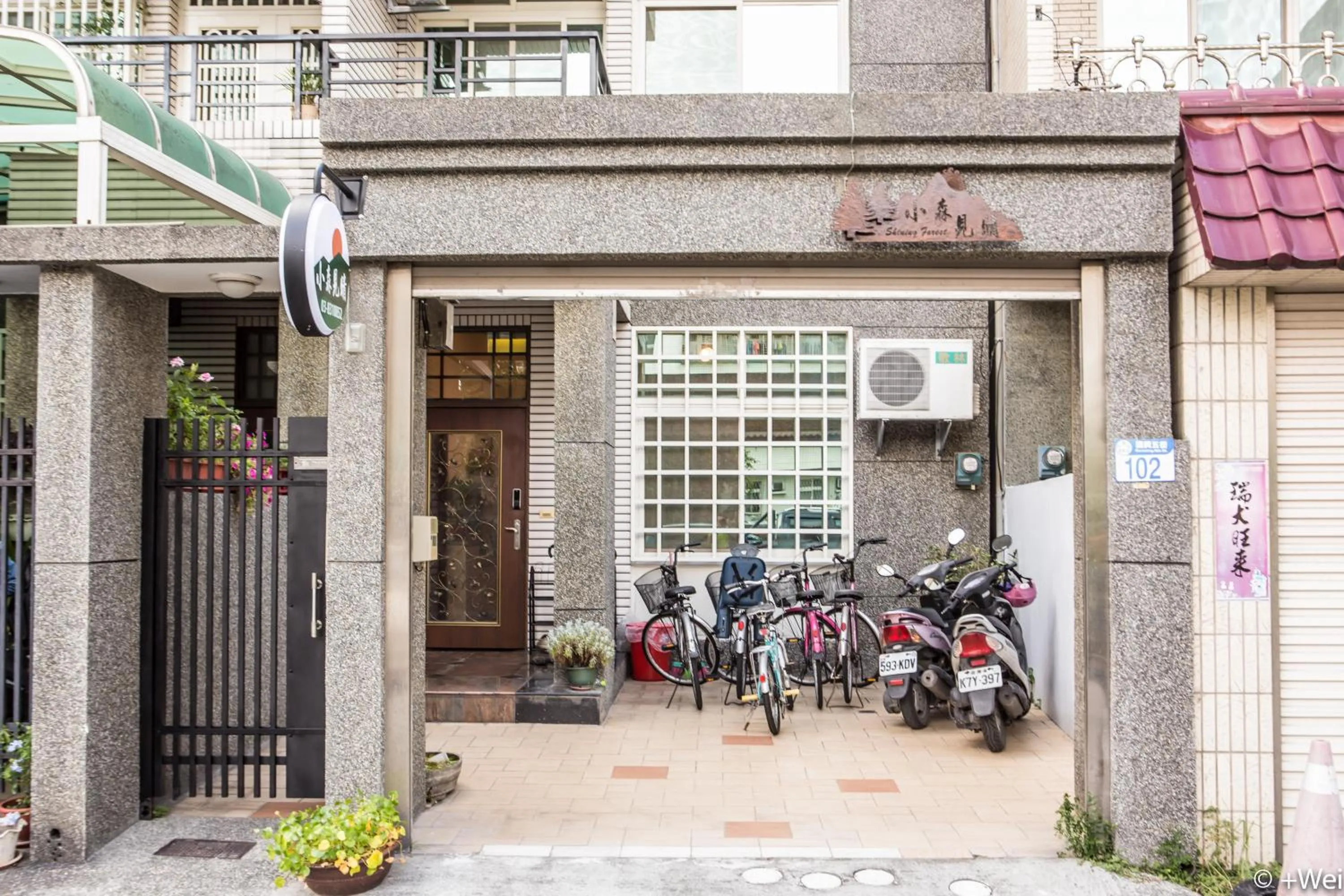Facade/entrance in Shining Forest Hostel