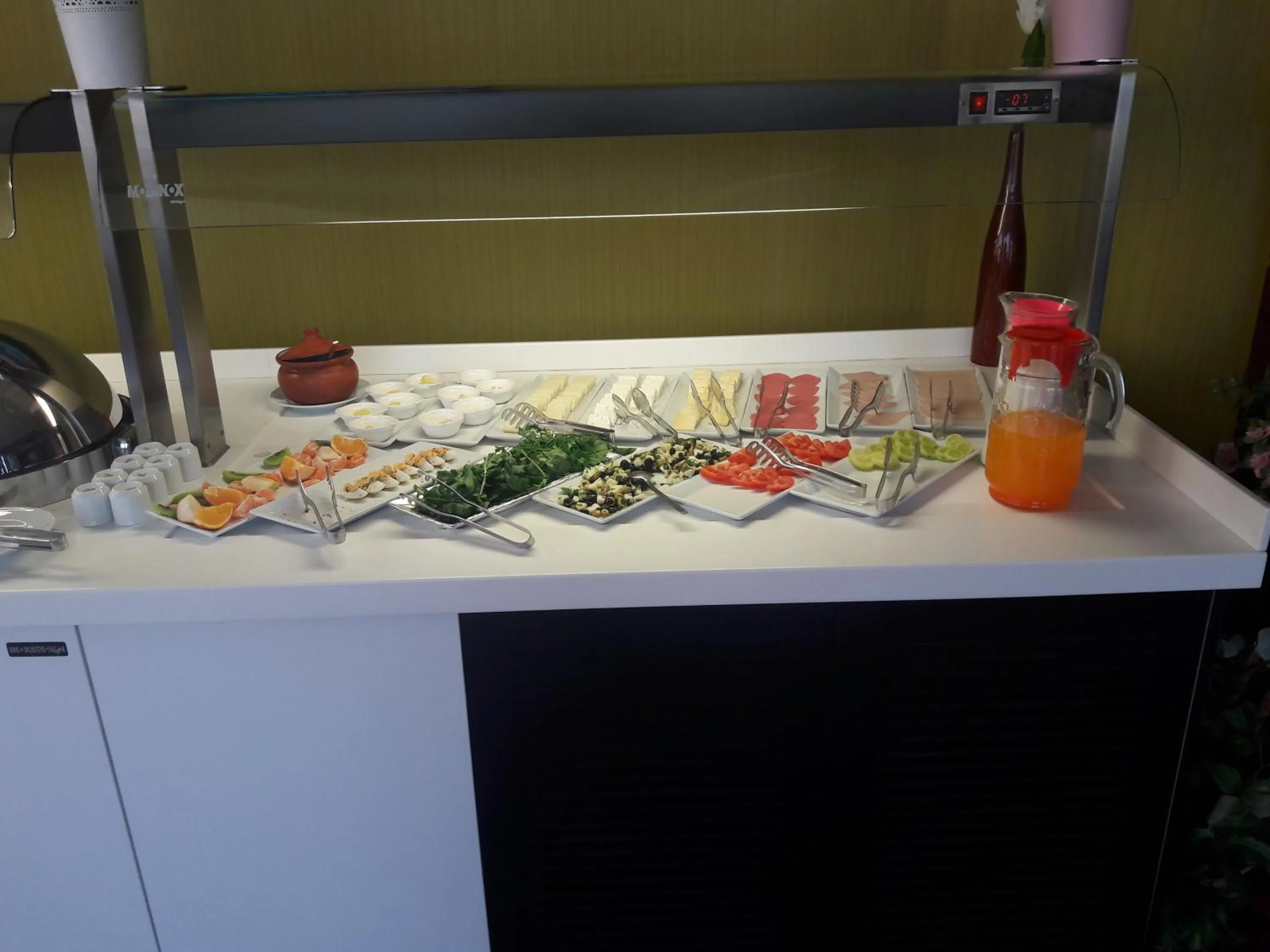 Buffet breakfast in dovsOtel