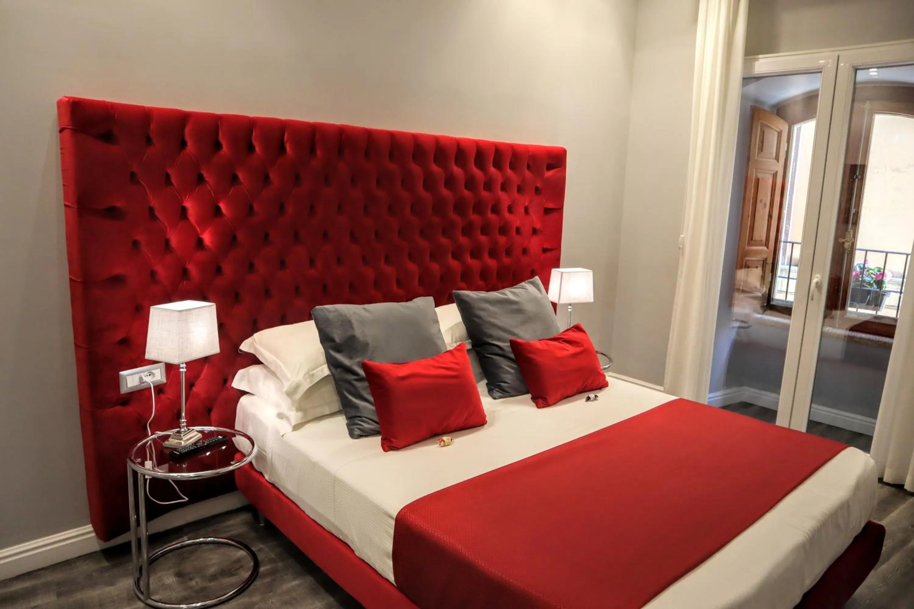 Bed in MILLINA SUITES IN NAVONA