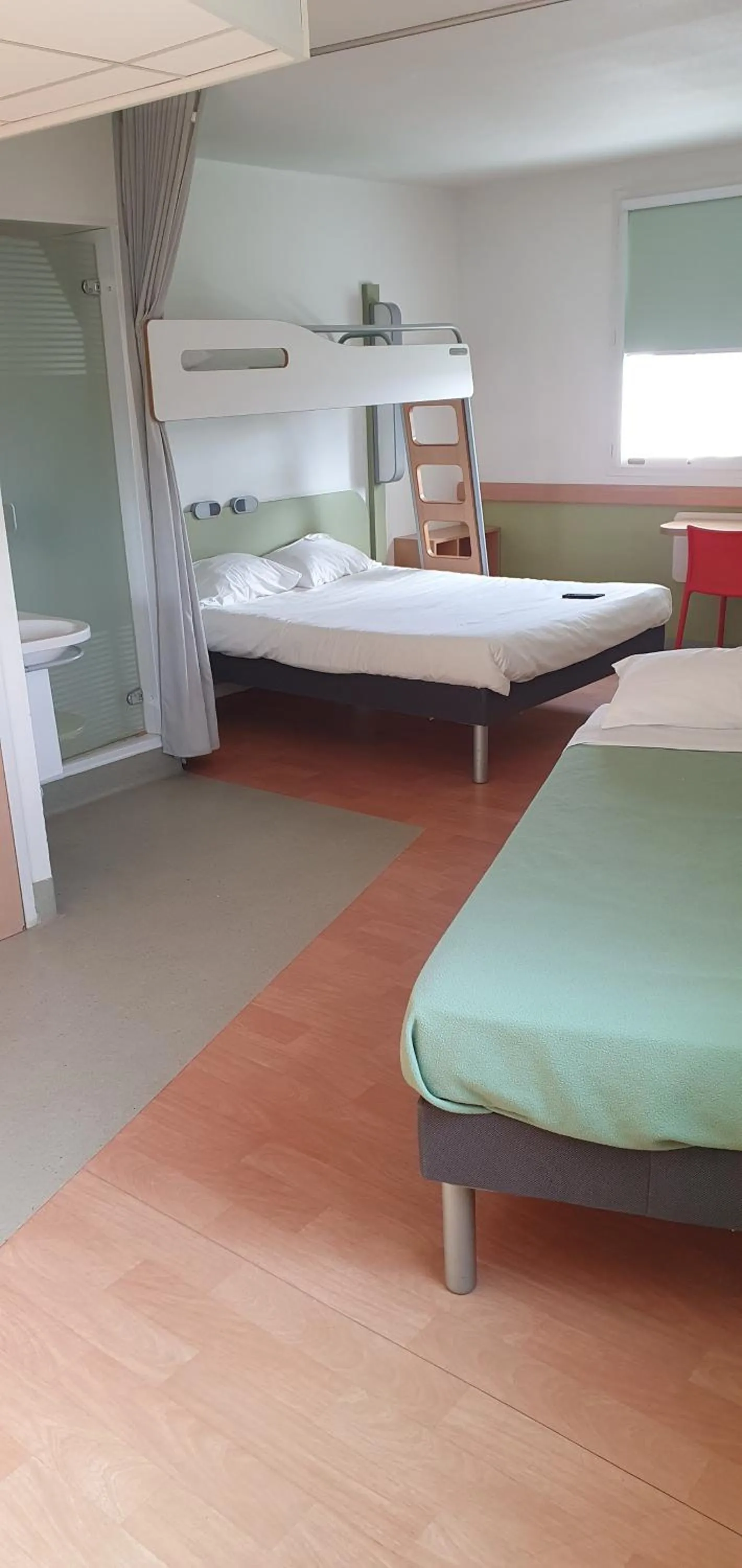 Bedroom, Bed in Ibis Budget Roanne Hôtel