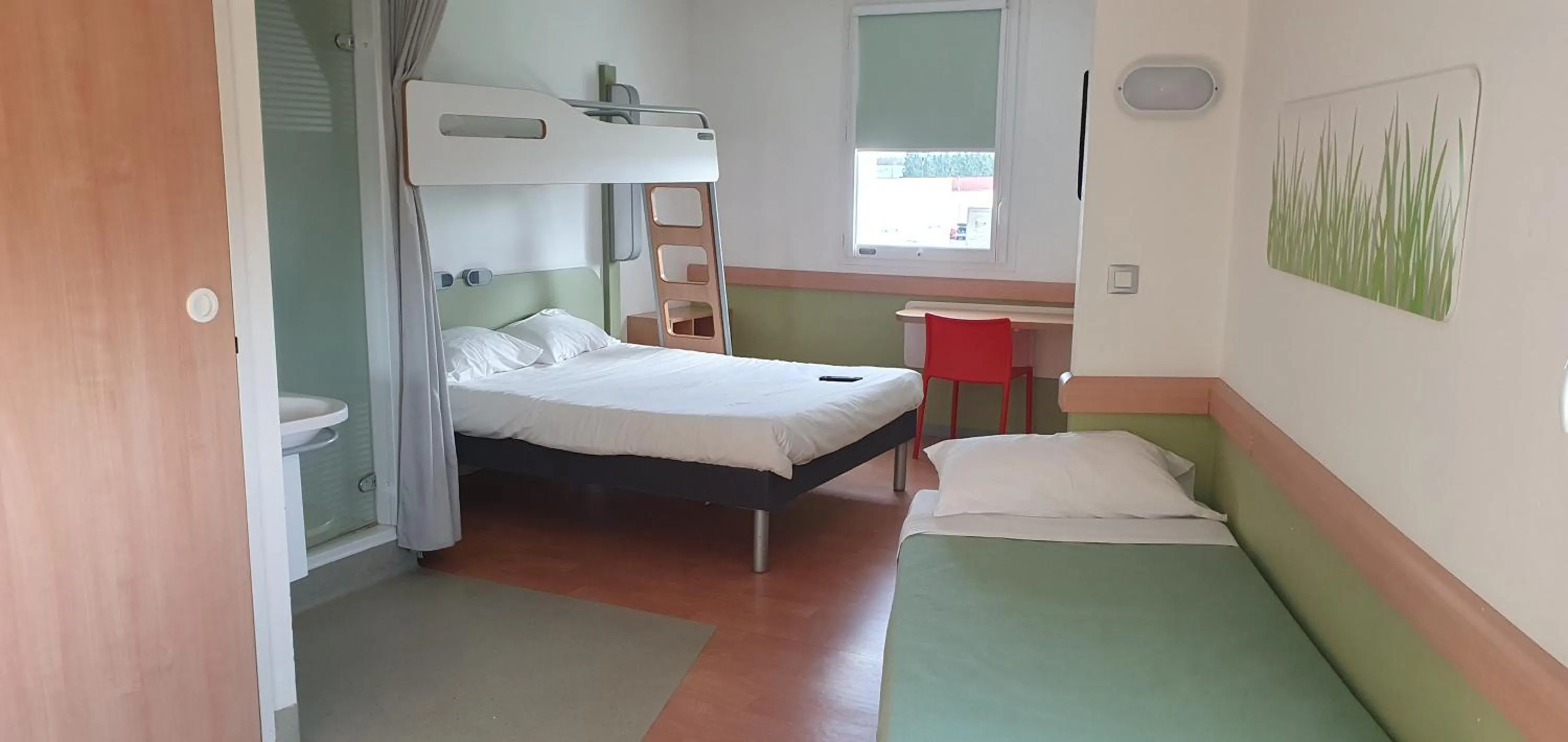 Bedroom, Bed in Ibis Budget Roanne Hôtel