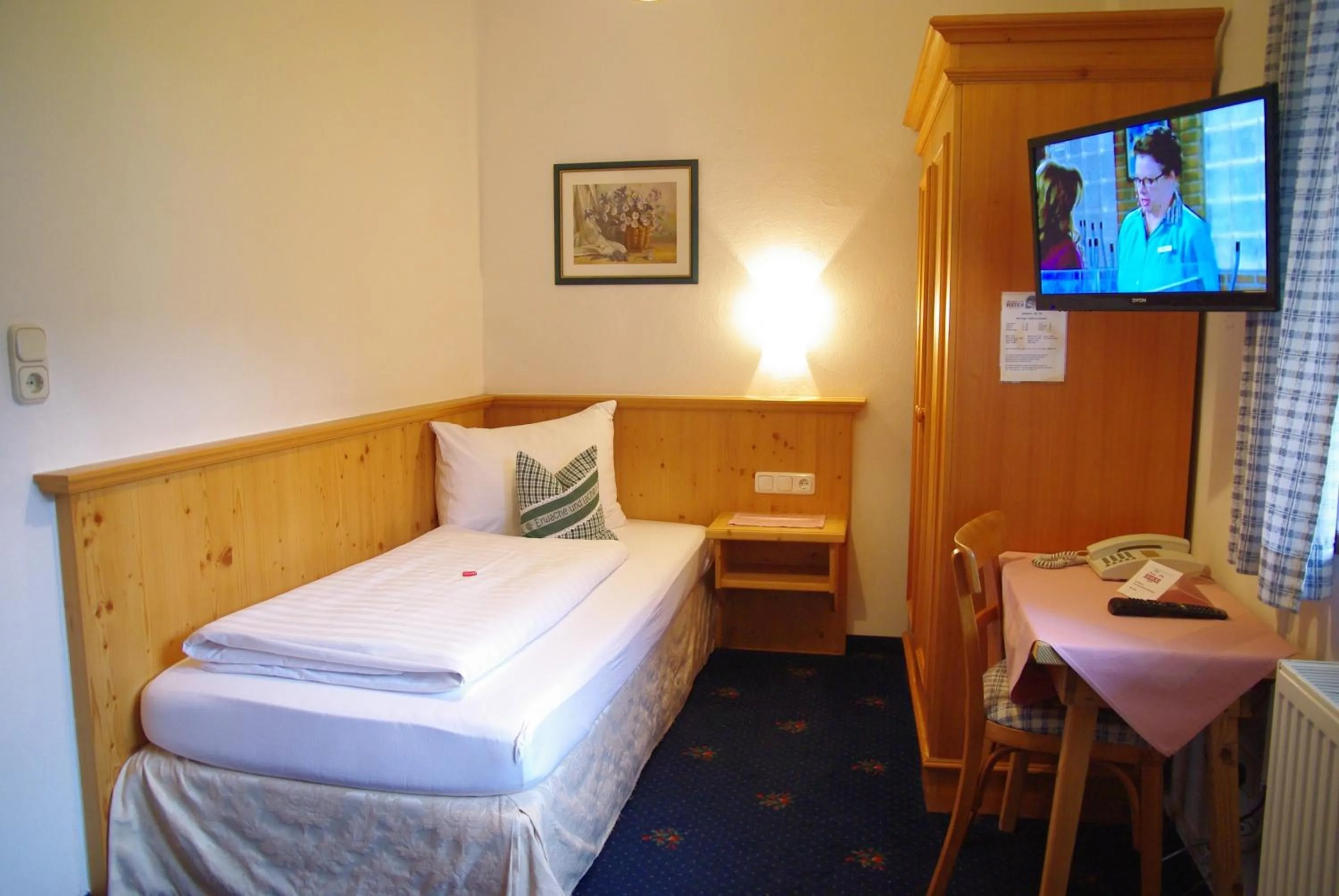 Photo of the whole room, Bed in Hotel-Pension Heike