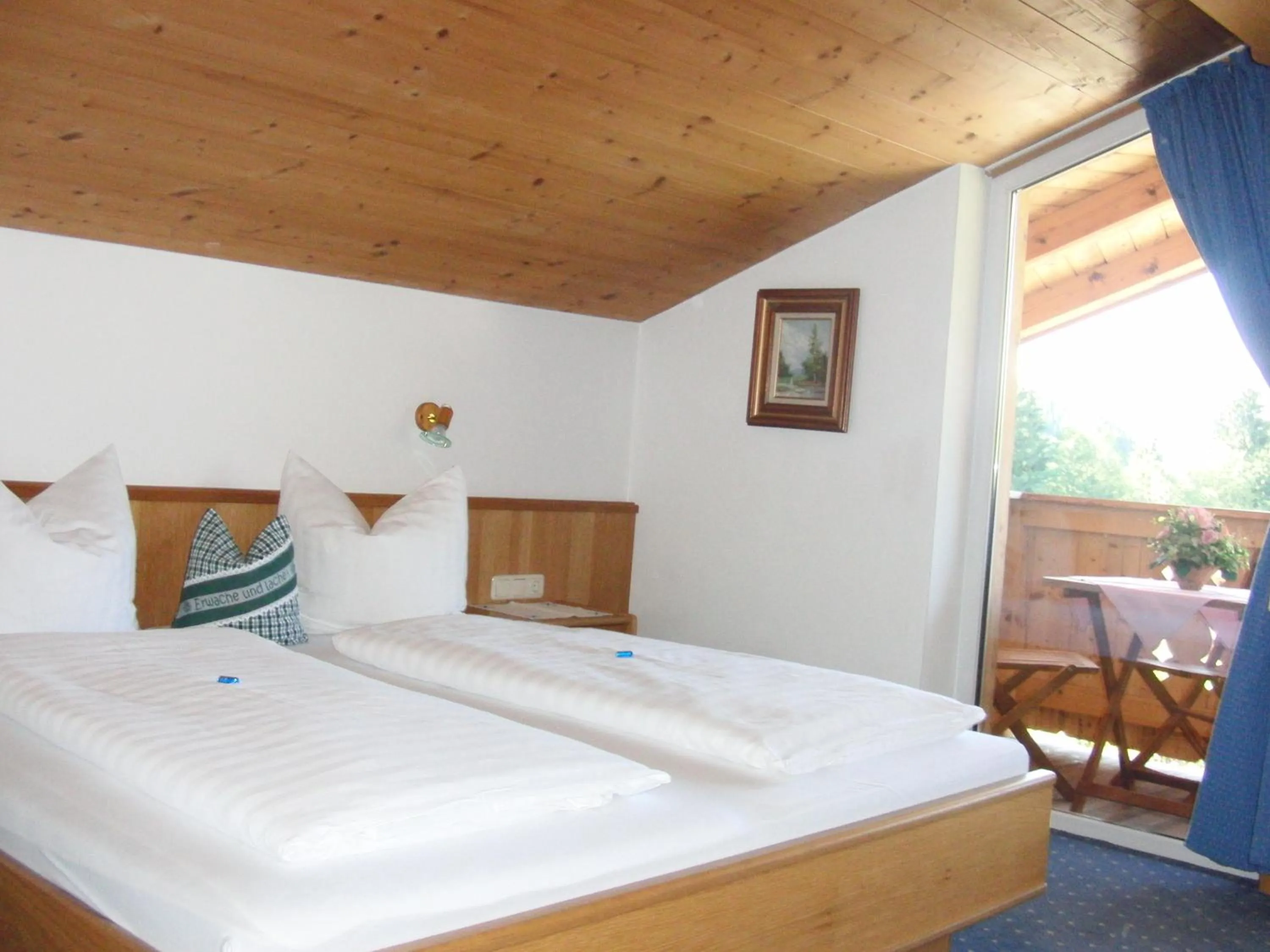 Photo of the whole room, Bed in Hotel-Pension Heike