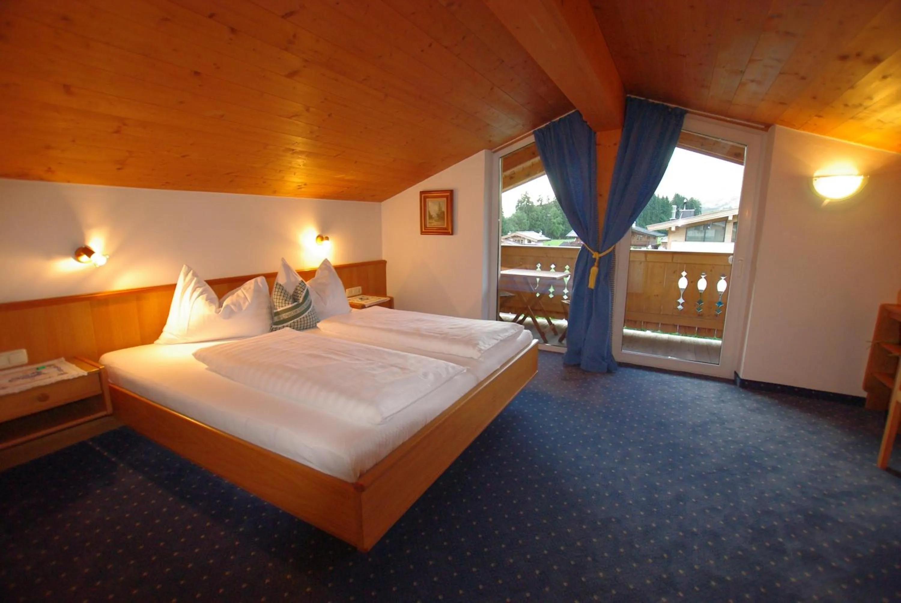 Bedroom, Bed in Hotel-Pension Heike