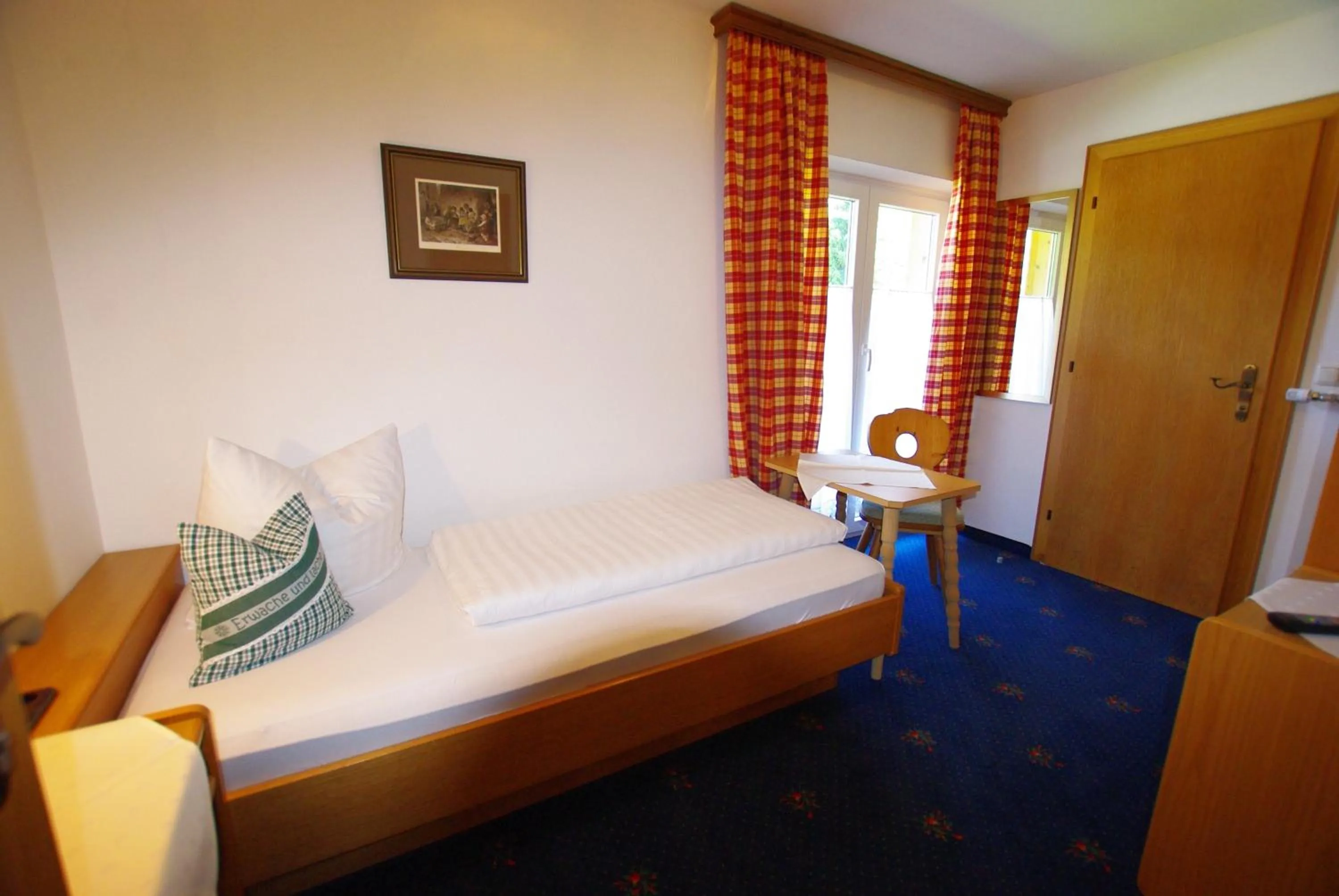 Photo of the whole room, Bed in Hotel-Pension Heike