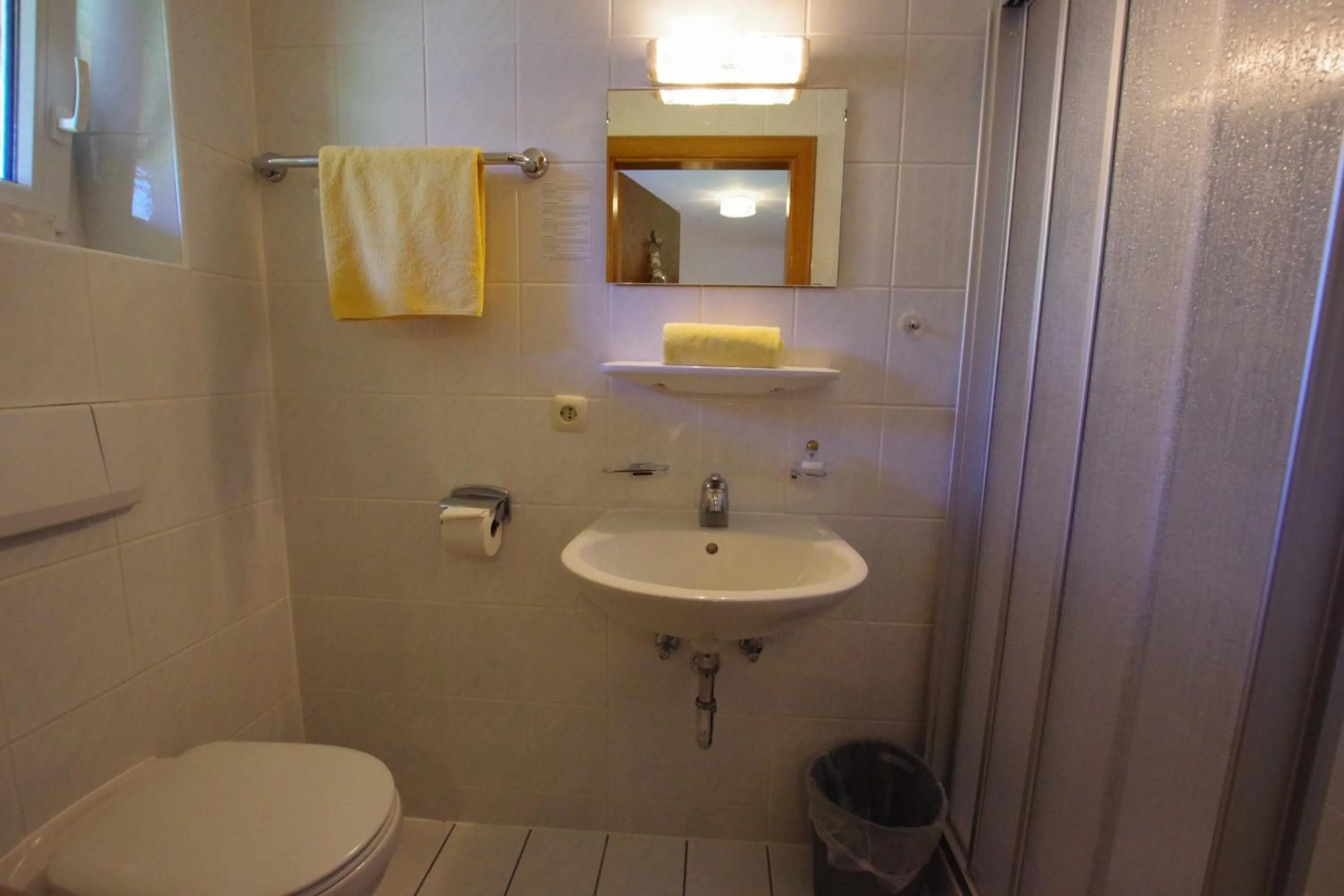 Bathroom in Hotel-Pension Heike
