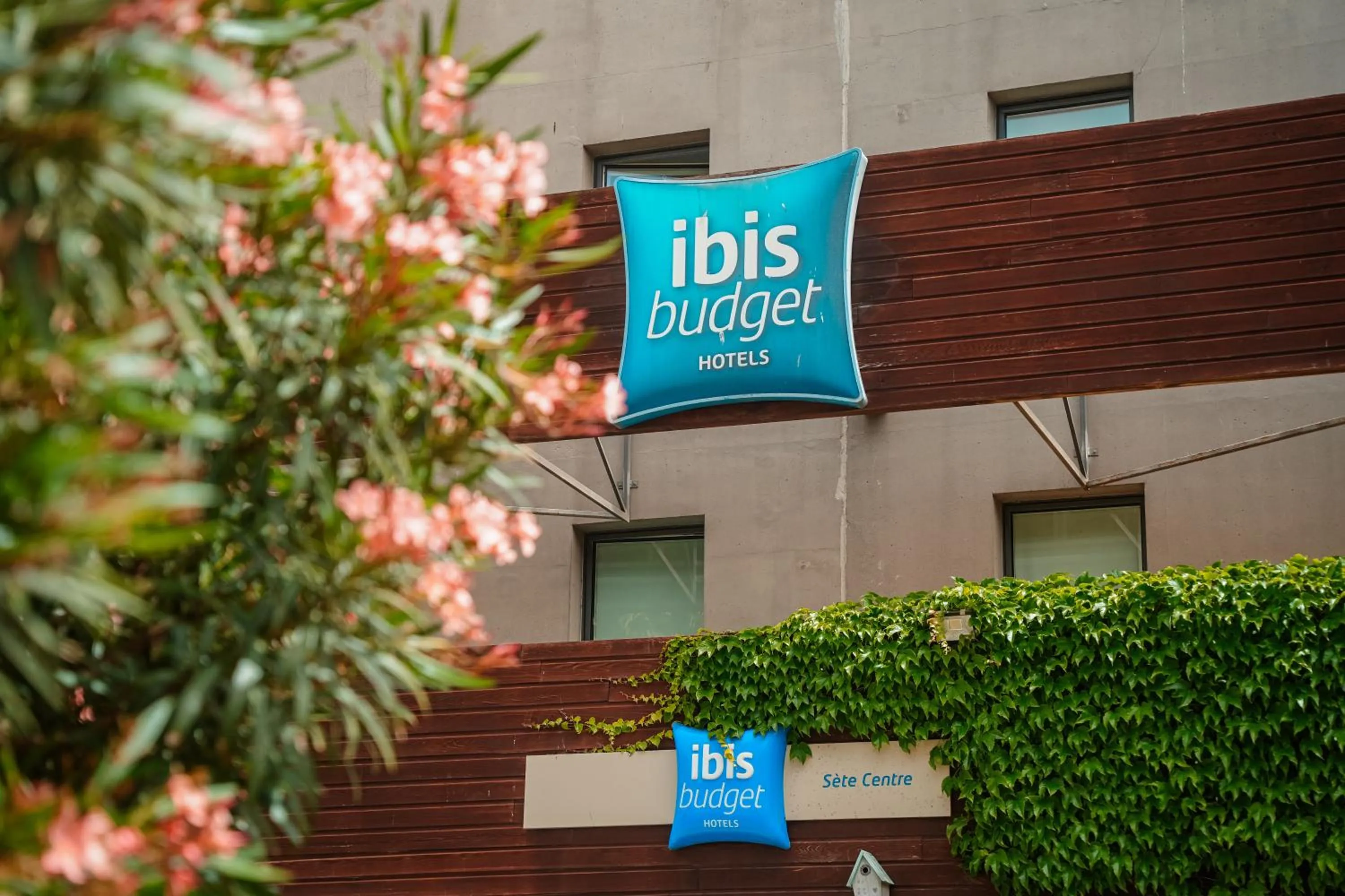 Facade/entrance in ibis budget Sète centre