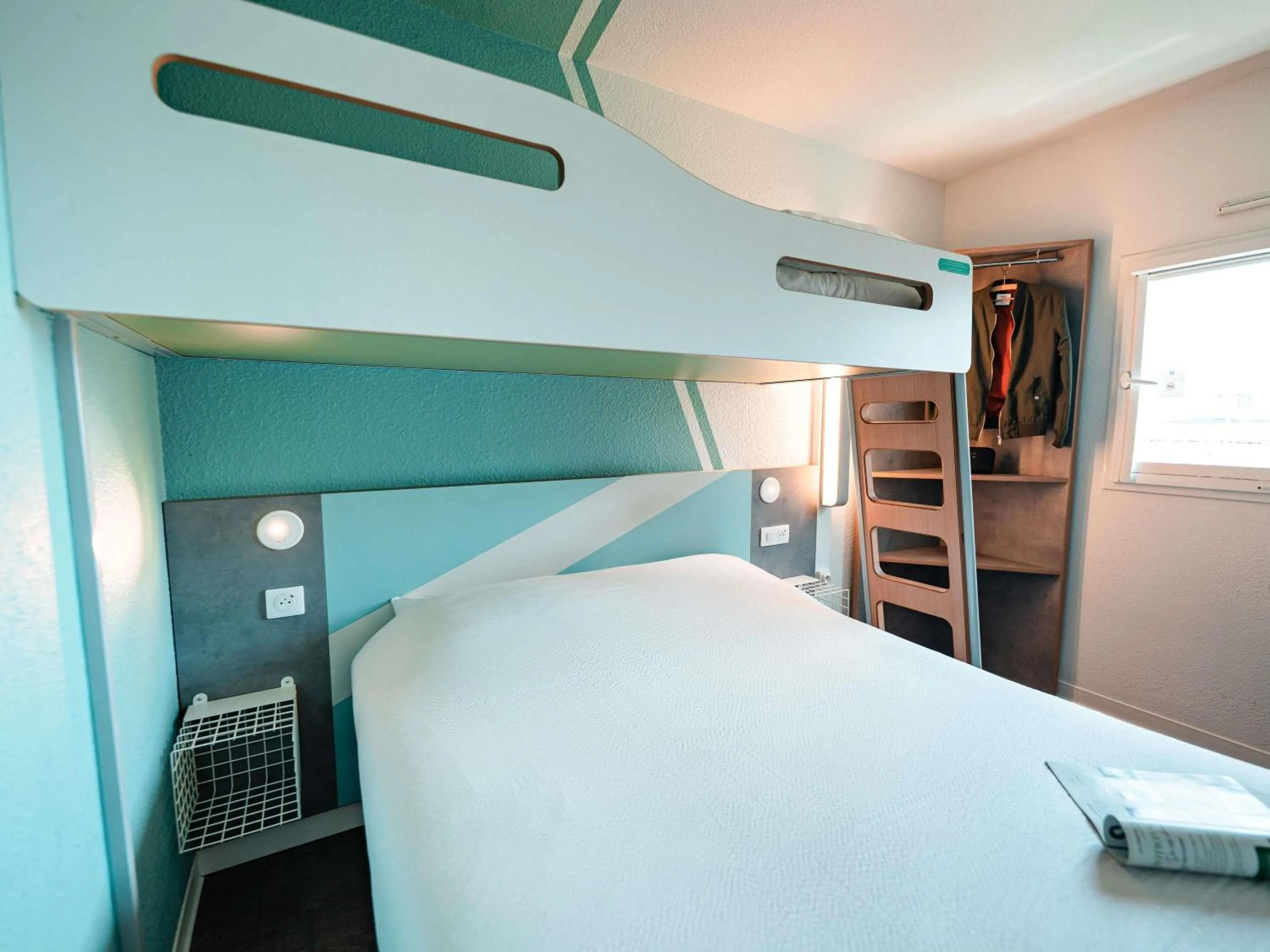 Bedroom, Bed in ibis budget Sète centre