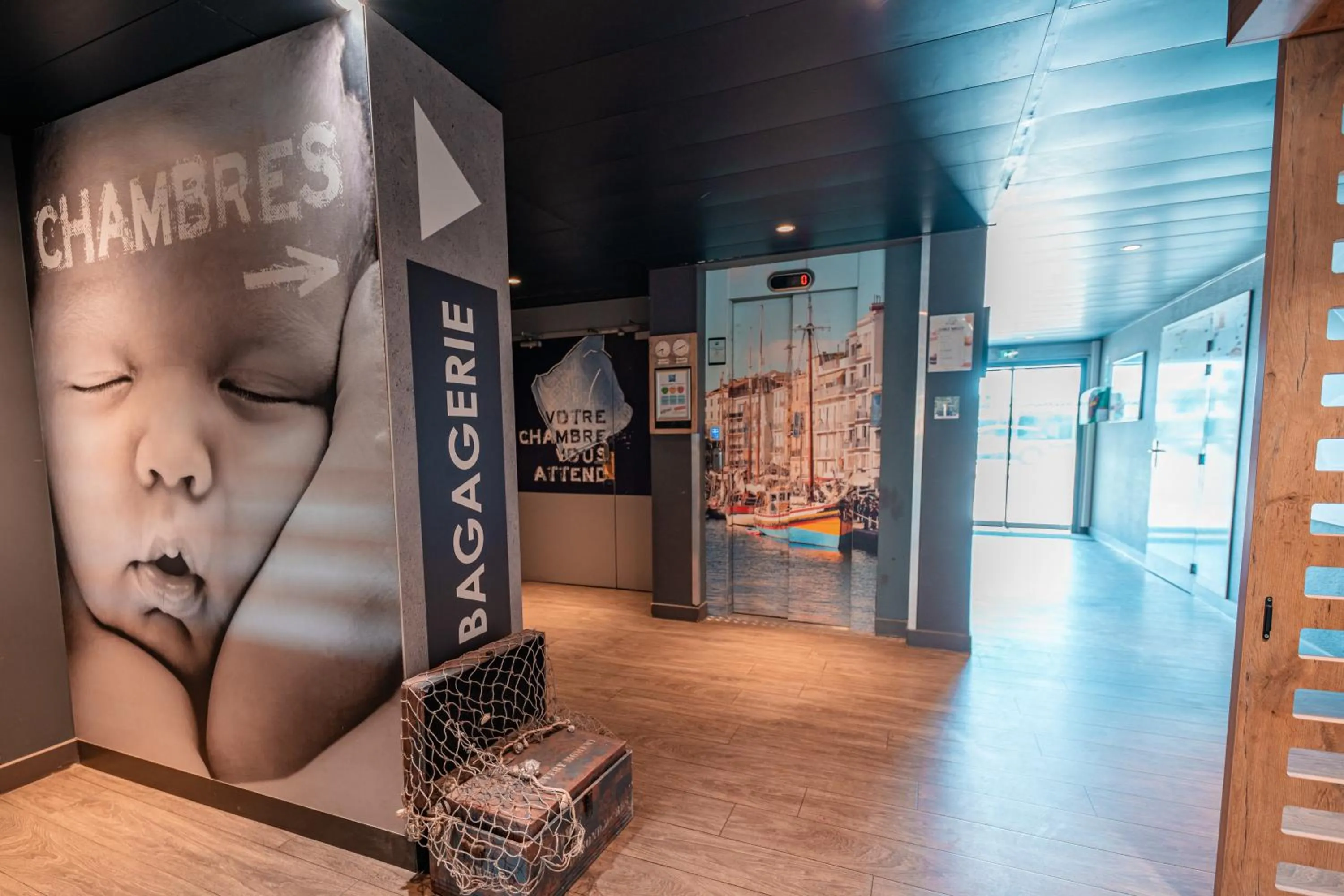 Lobby or reception in ibis budget Sète centre