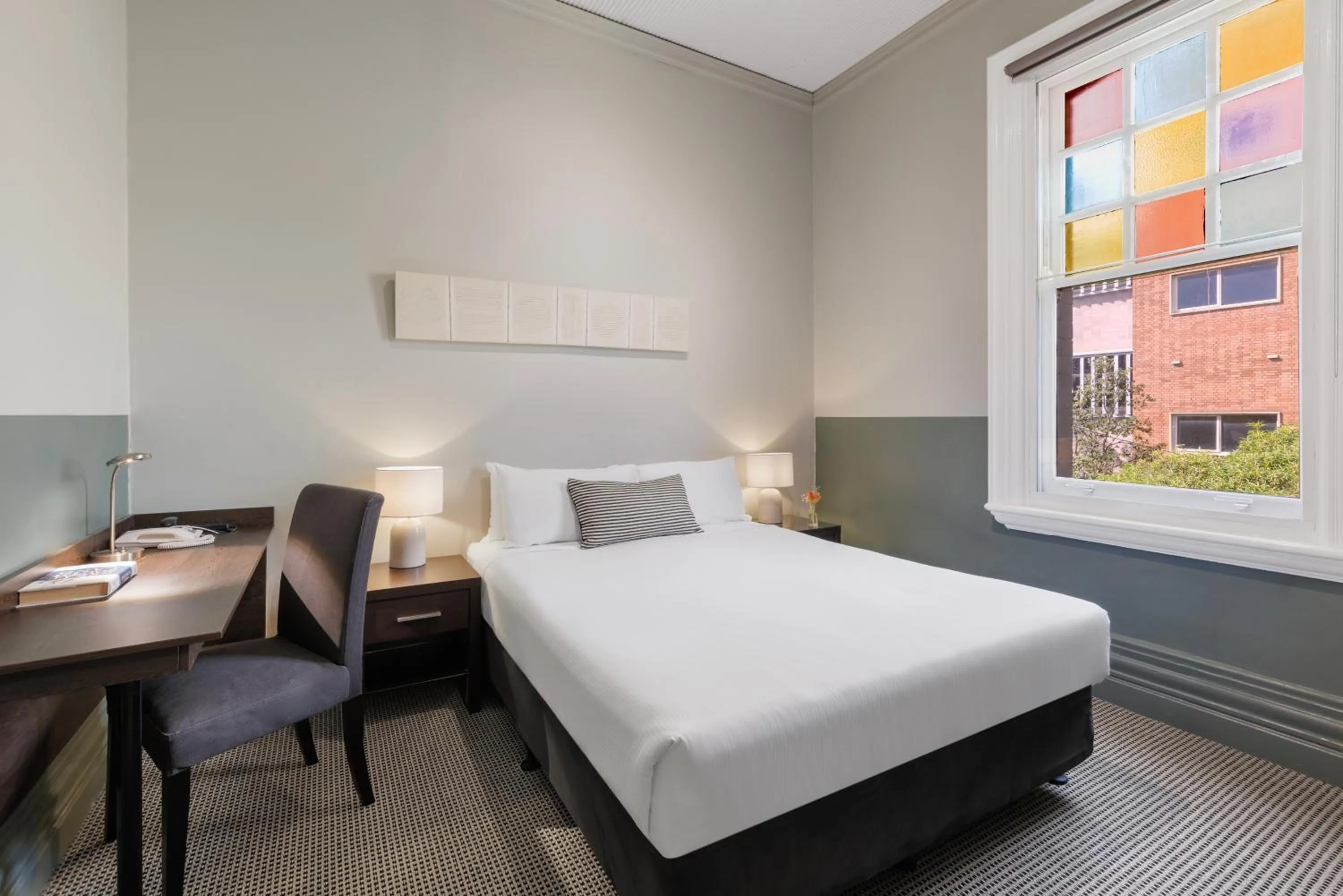 Toilet, Bed in Vulcan Hotel Sydney