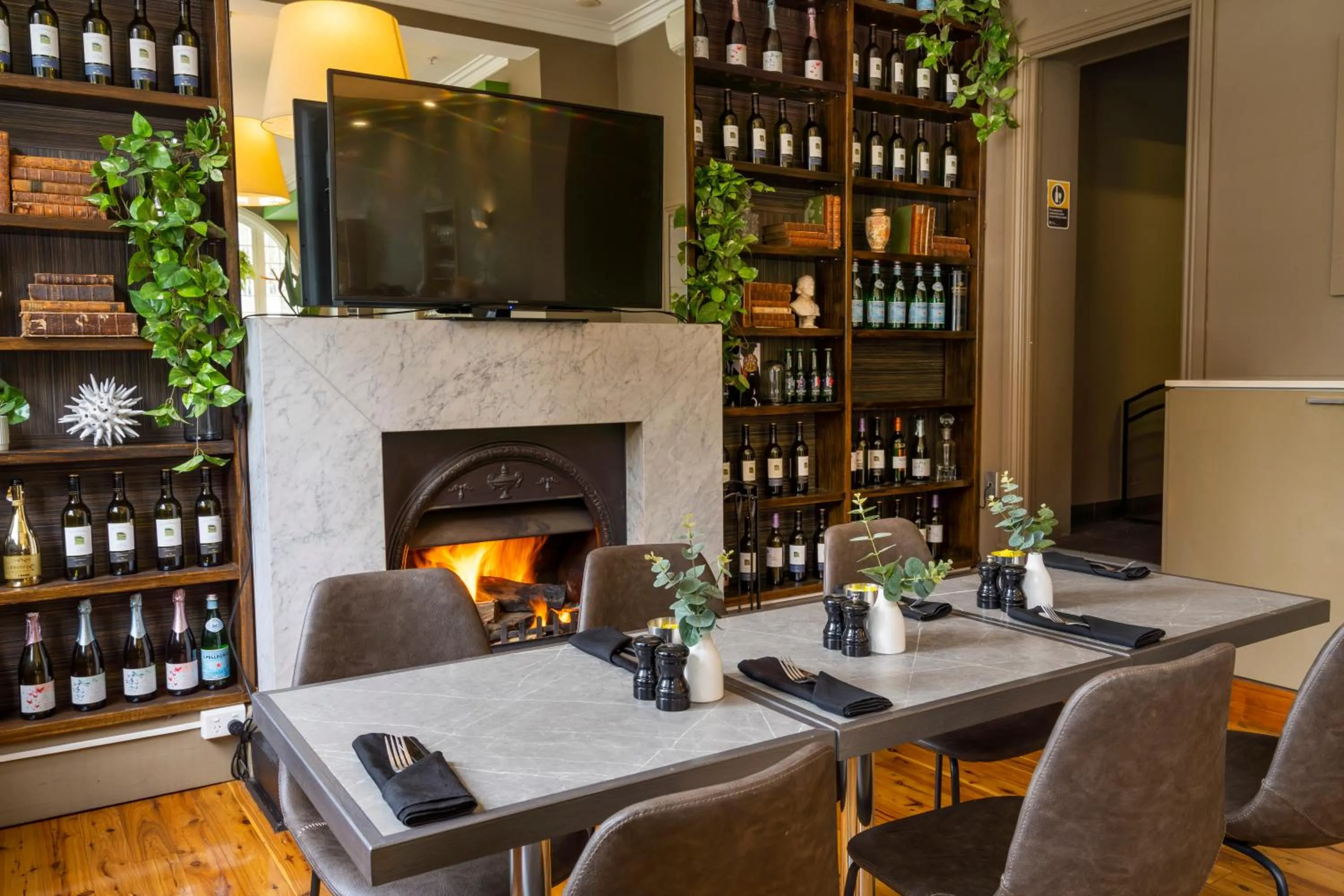 Restaurant/places to eat in Vulcan Hotel Sydney