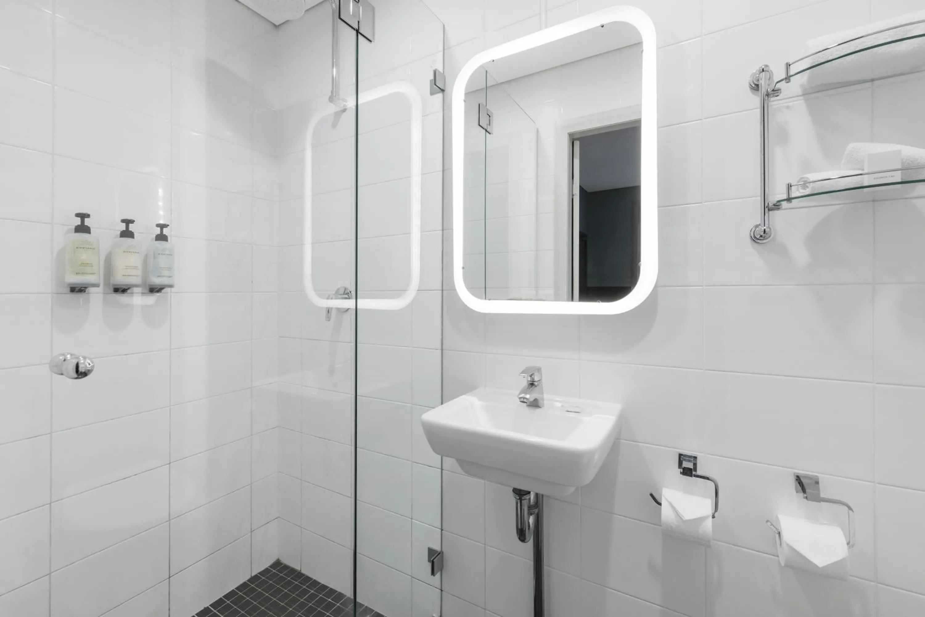 Shower in Vulcan Hotel Sydney