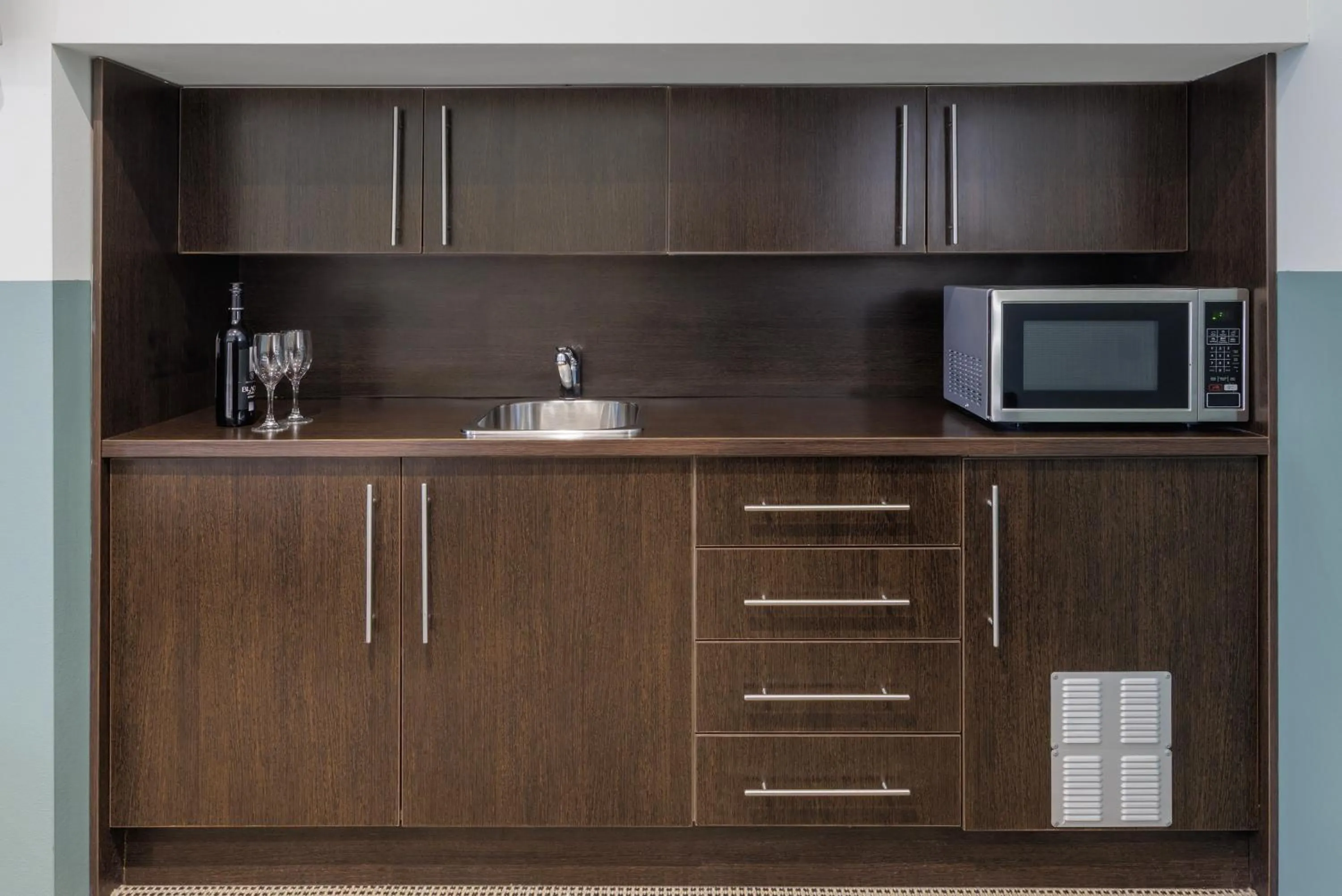 microwave in Vulcan Hotel Sydney