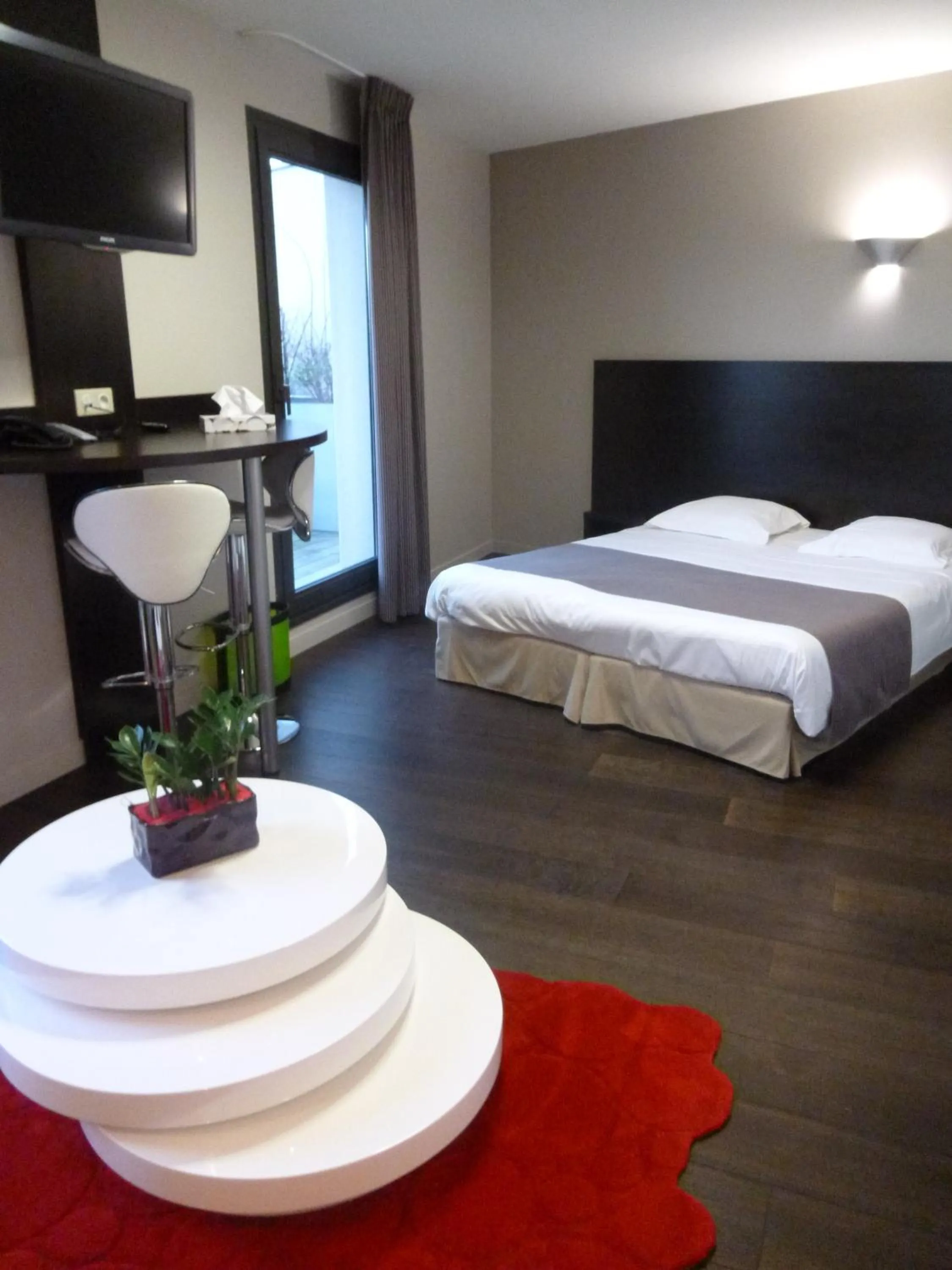 Bedroom, Bed in Logis Hôtel Terre de Loire