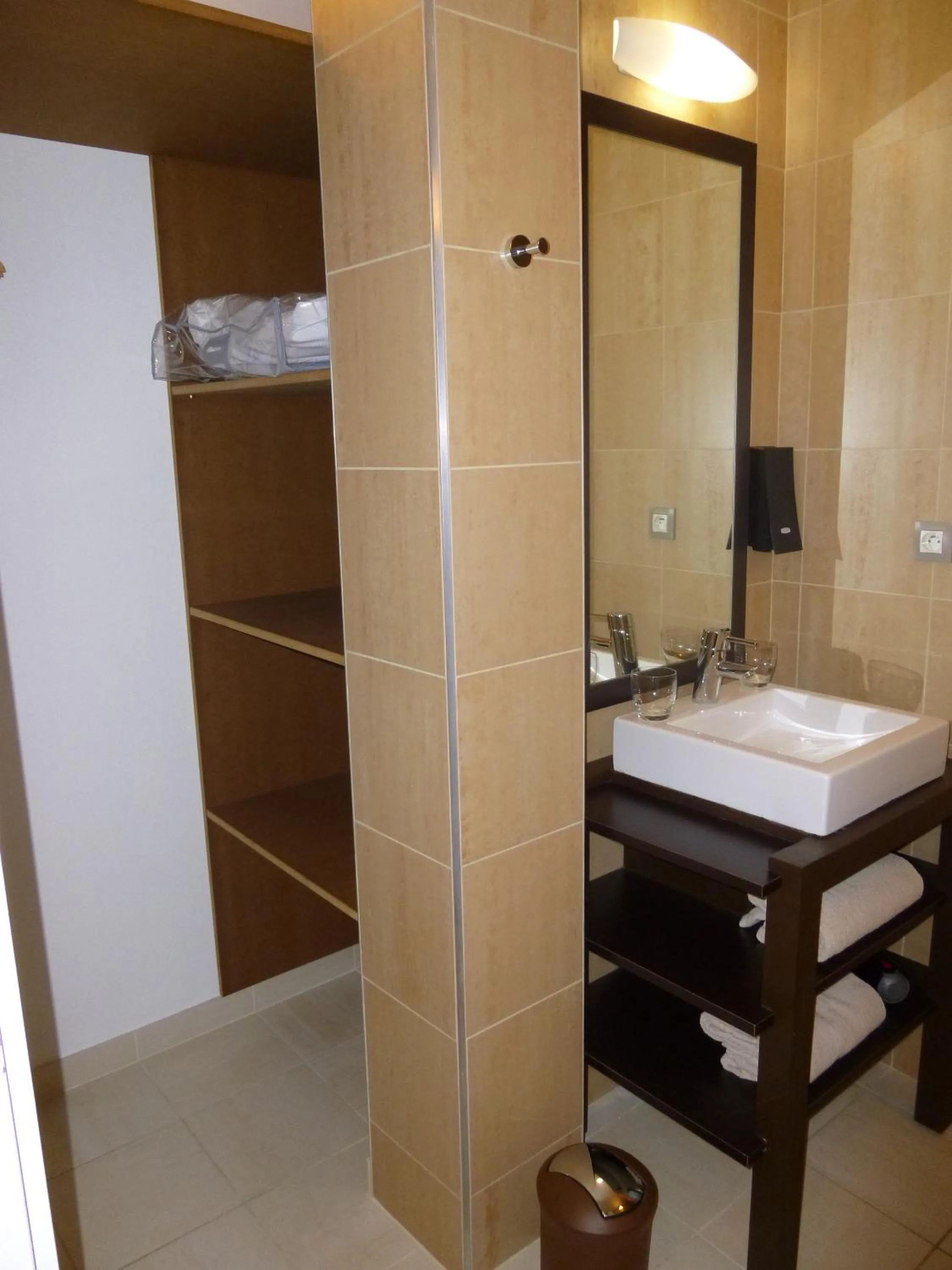 Bathroom in Logis Hôtel Terre de Loire