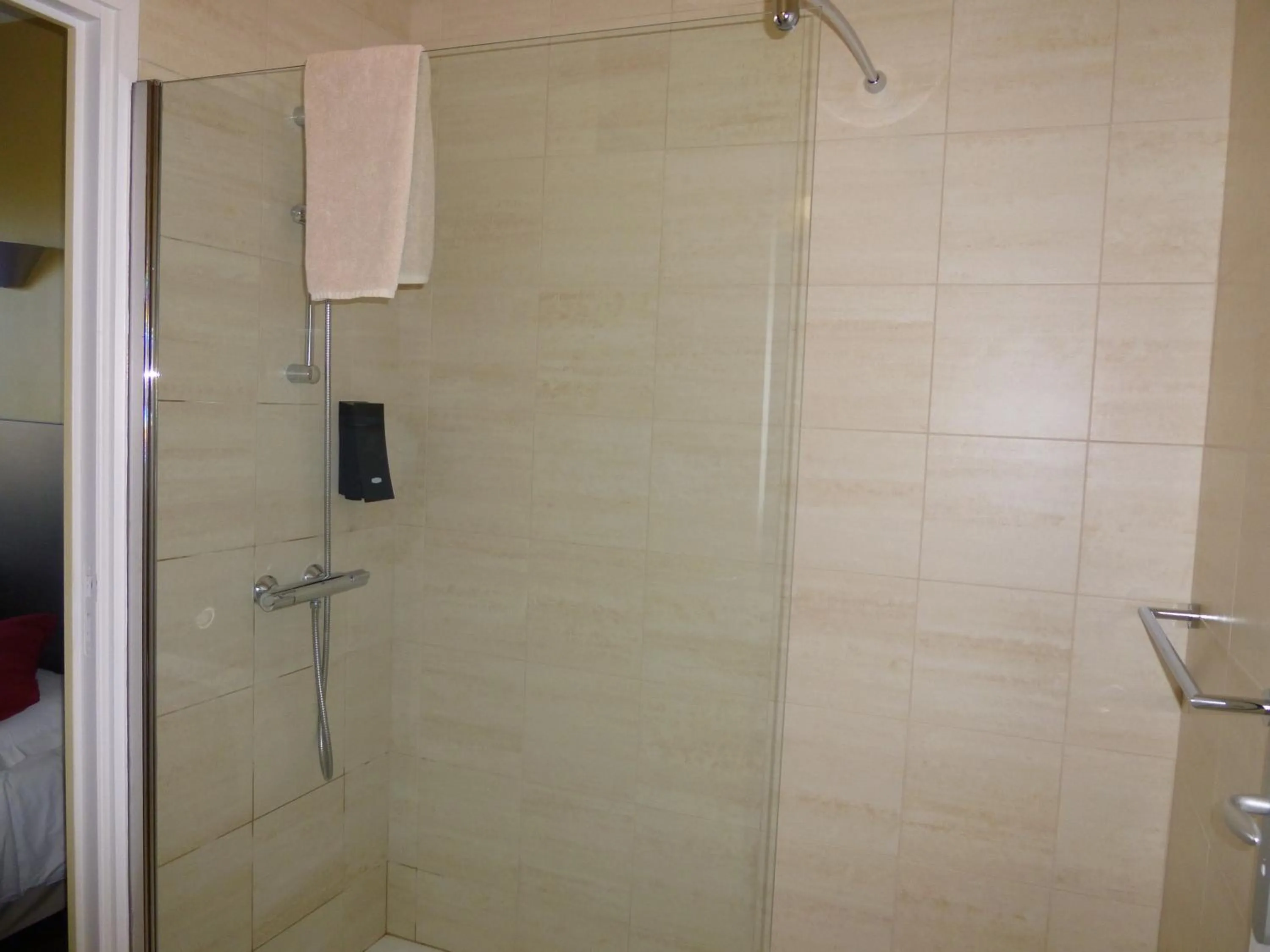 Bathroom in Logis Hôtel Terre de Loire