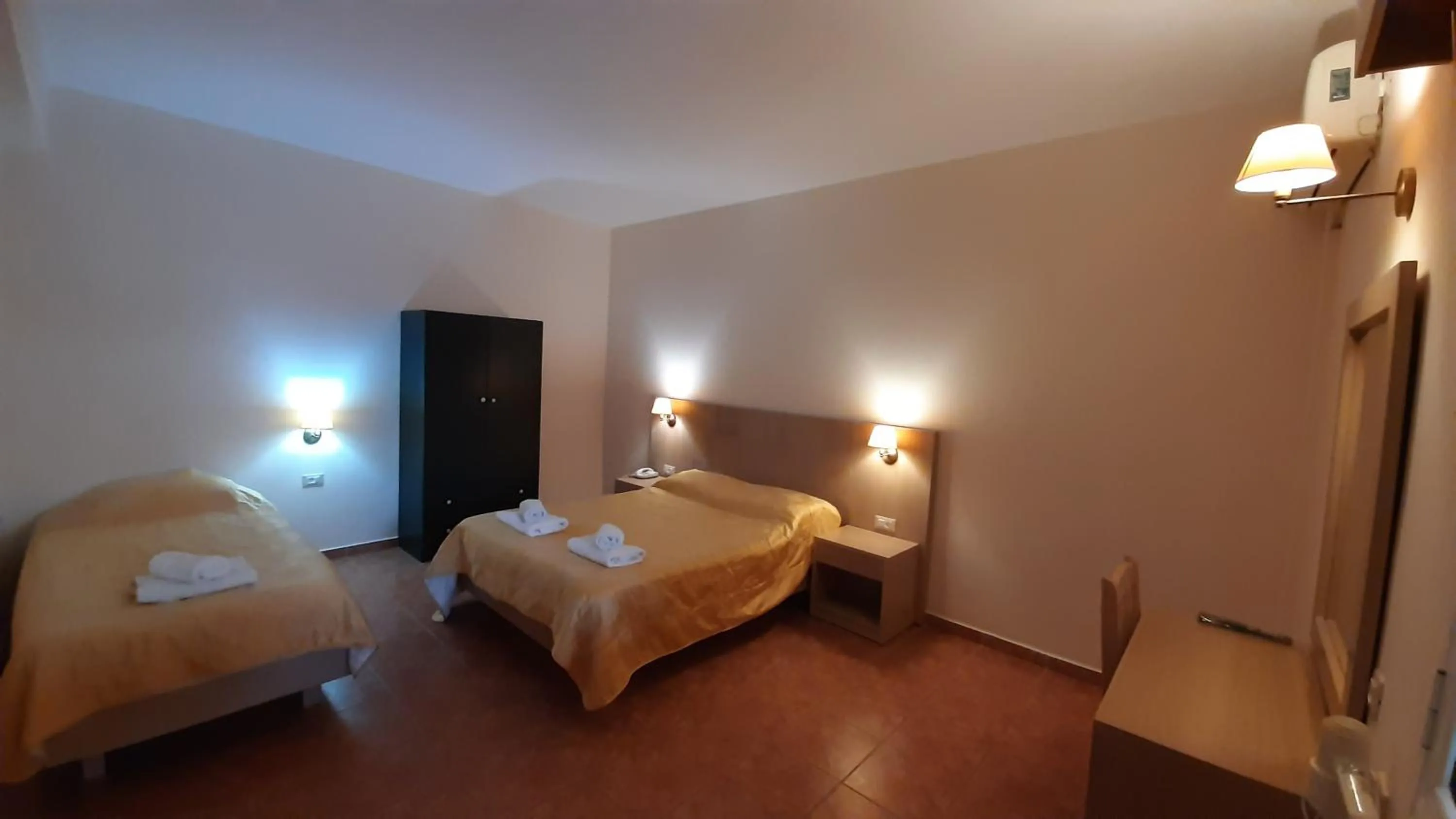 Photo of the whole room, Bed in Lassi Hotel