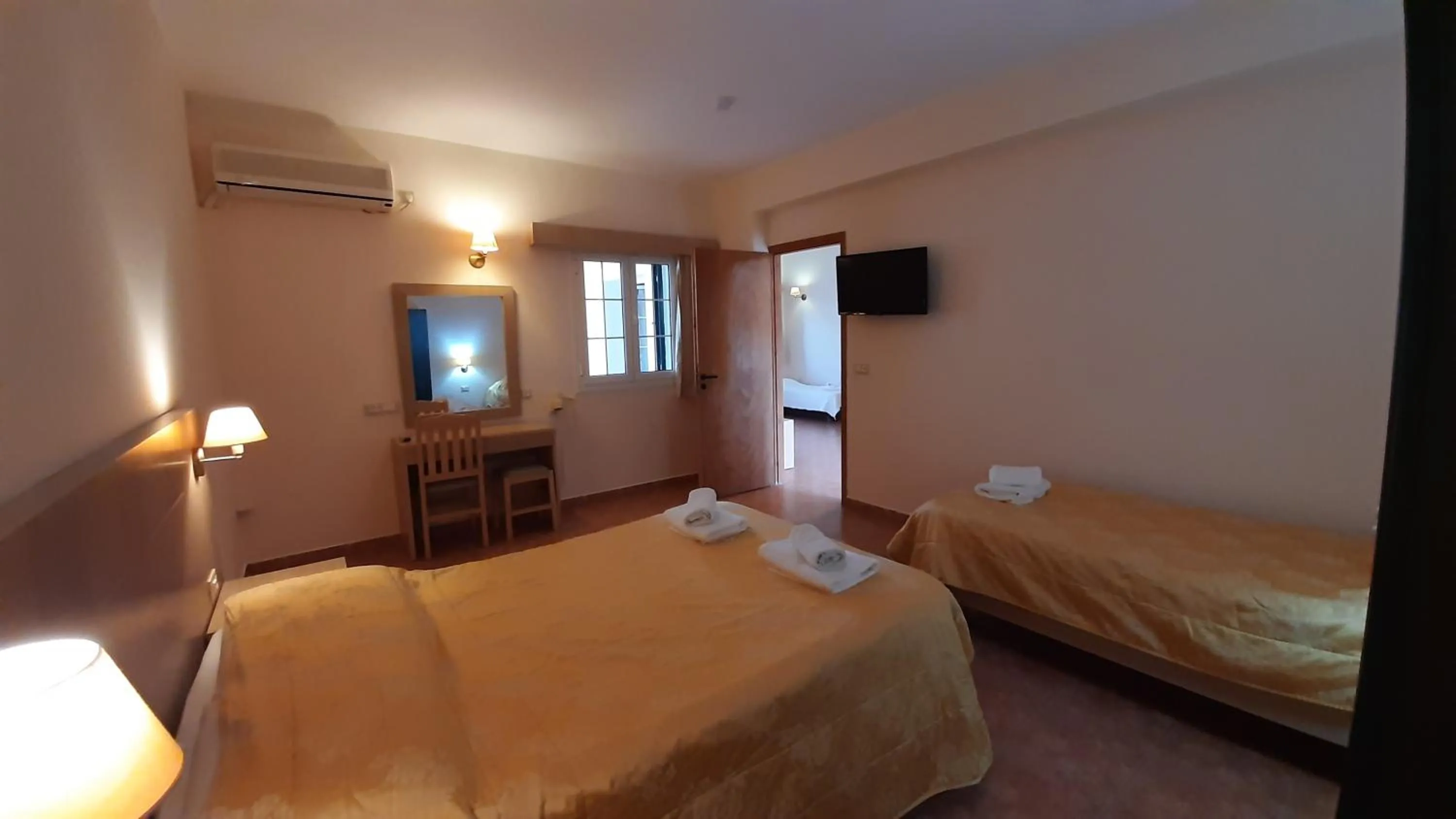 Photo of the whole room, Bed in Lassi Hotel