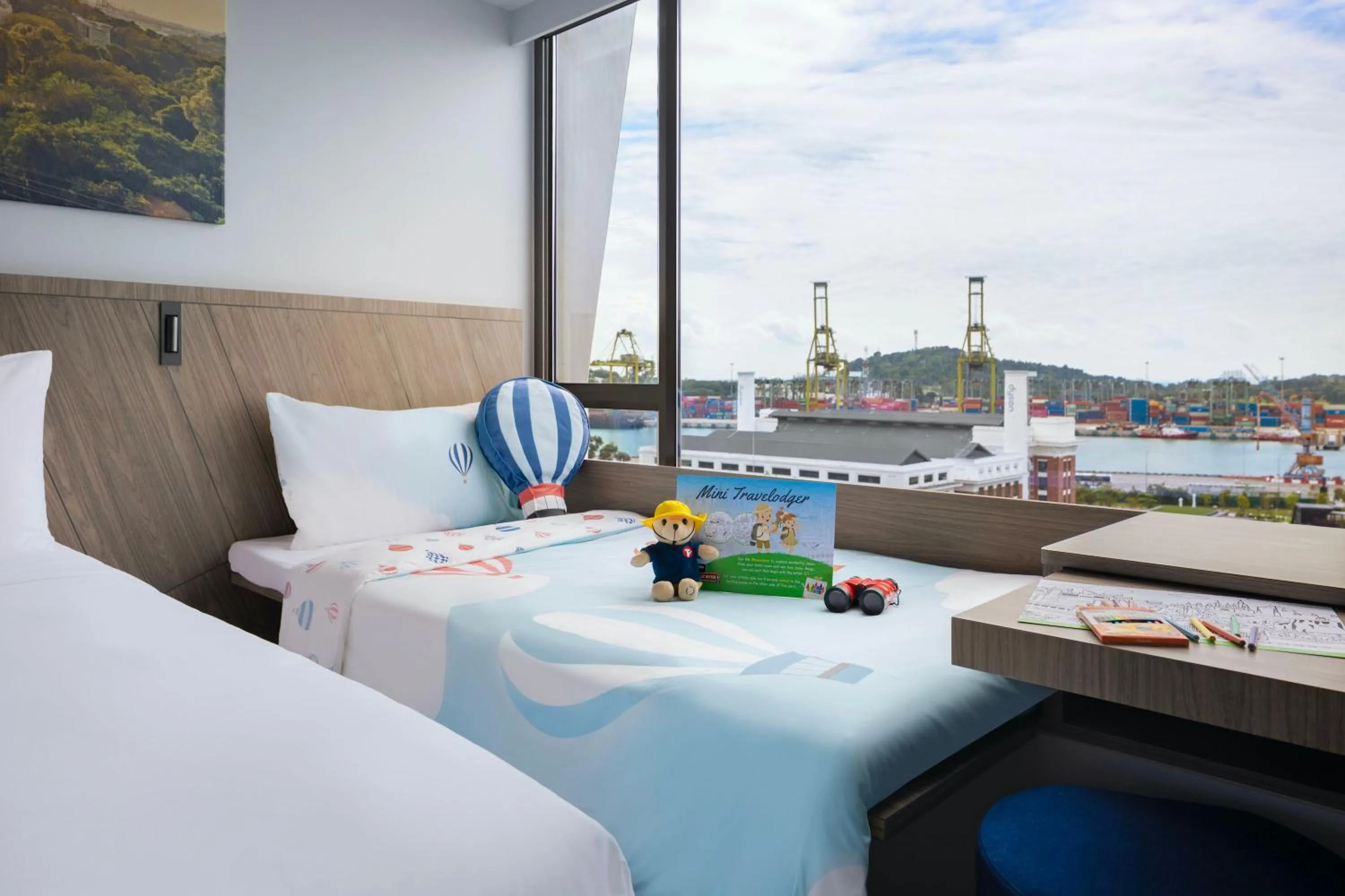 Bedroom, Bed in Travelodge Harbourfront Singapore
