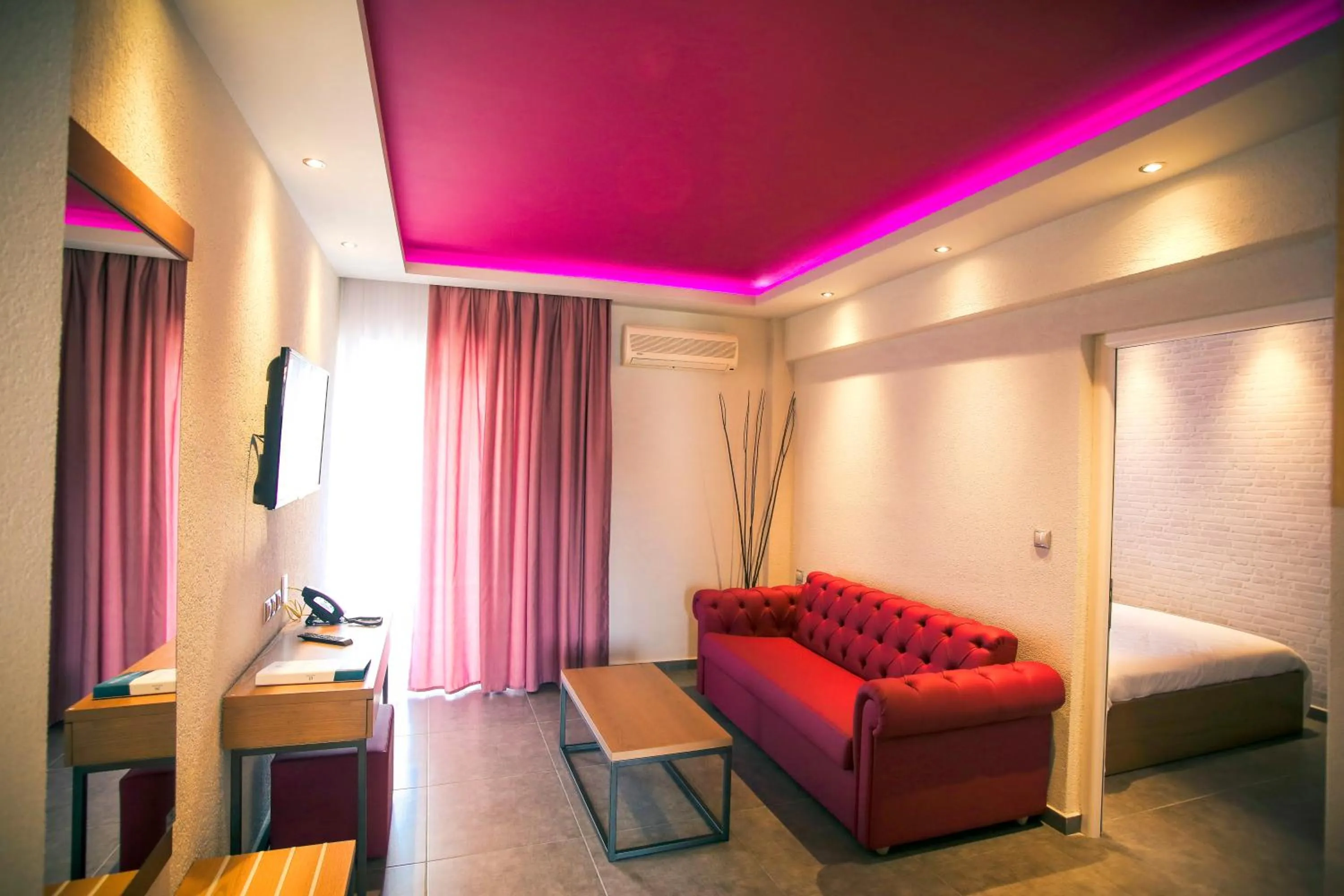 Living room in Royal Hotel and Suites